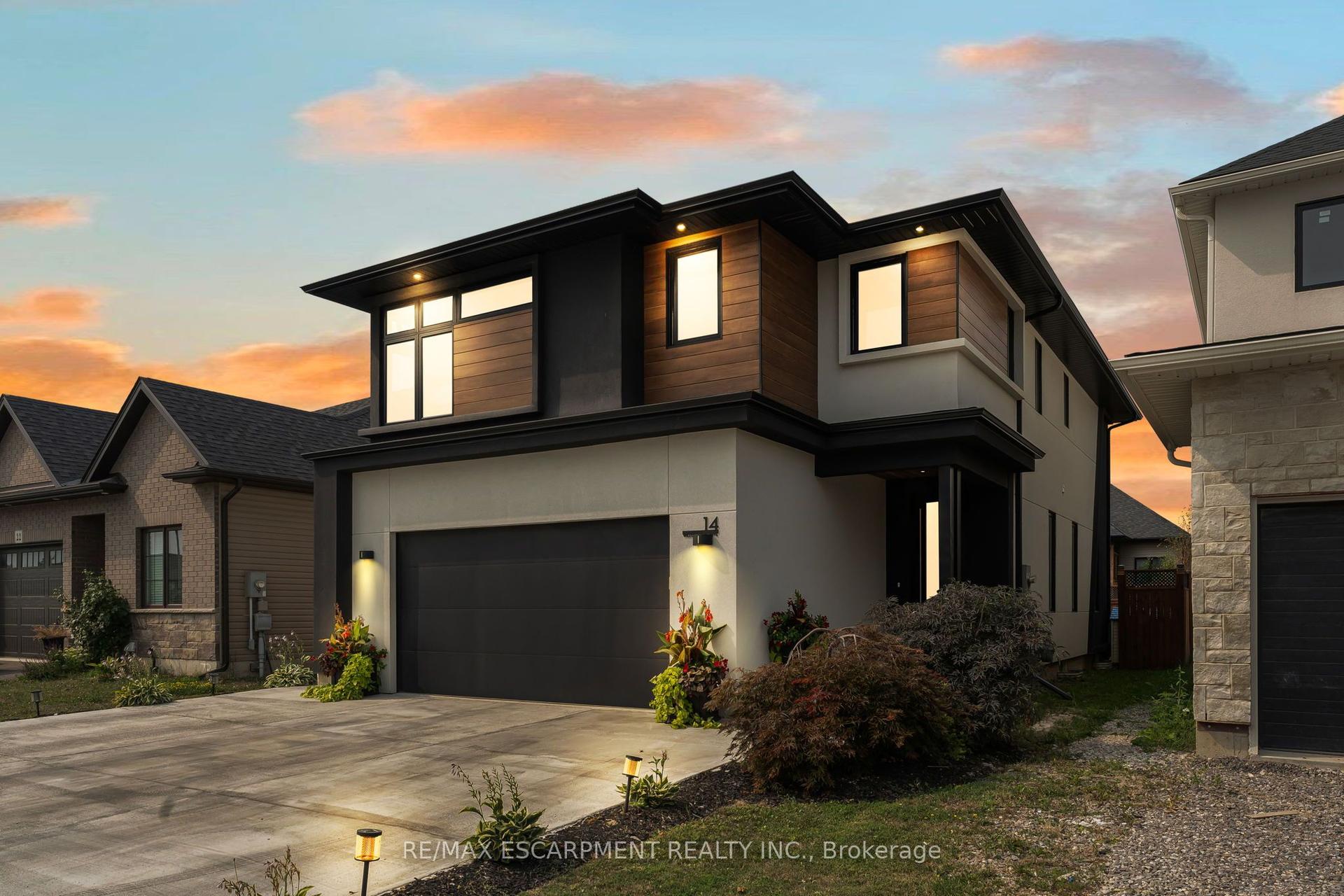 14 Willowbrook Drive, Welland — Detached for sale, photo 1