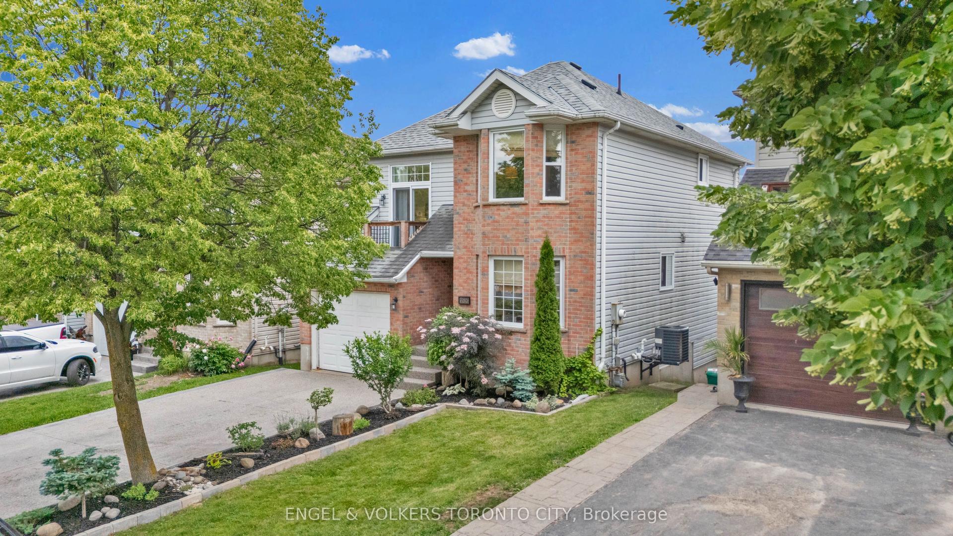 786 Hunters Gate Crescent — photo 1