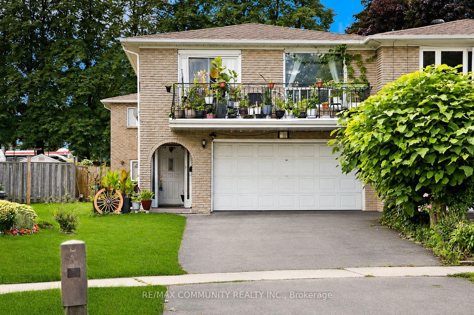 17 Tineta Crescent, Toronto — Semi-Detached for sale, photo 1