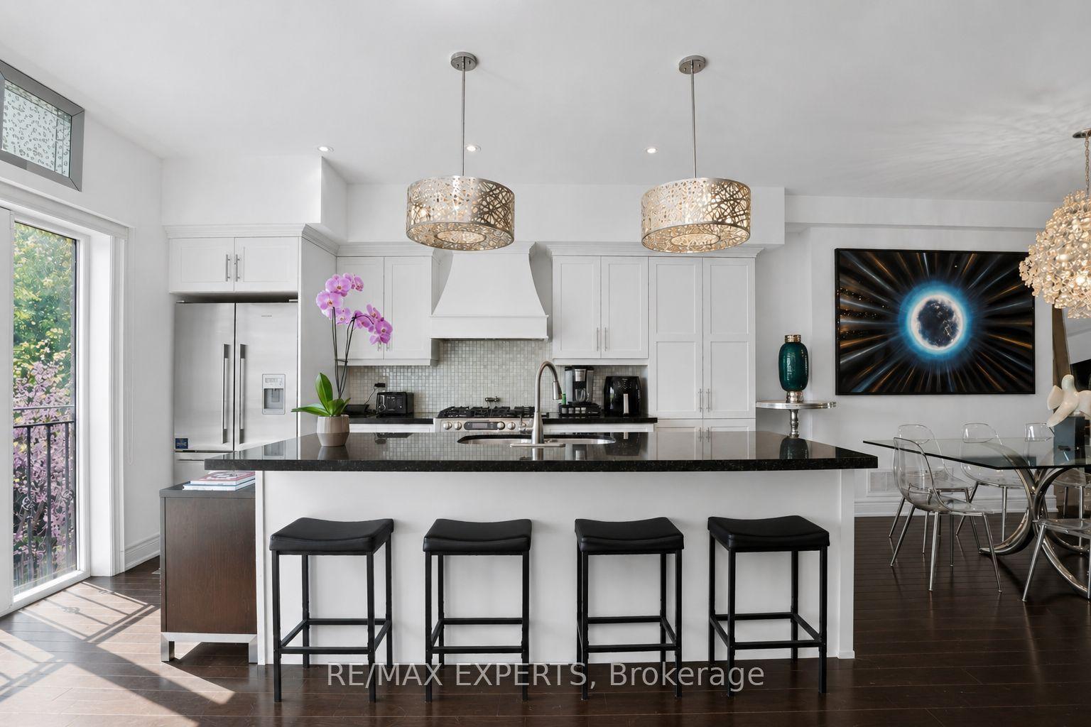 22 Matthew Court — photo 1