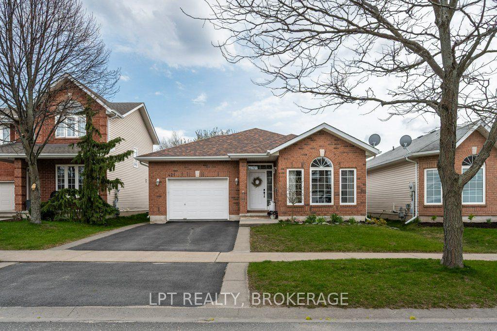 421 Cooke Crescent — photo 1