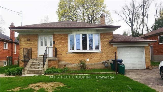 Lower 123 Searle Avenue, Toronto — Detached for lease, photo 1