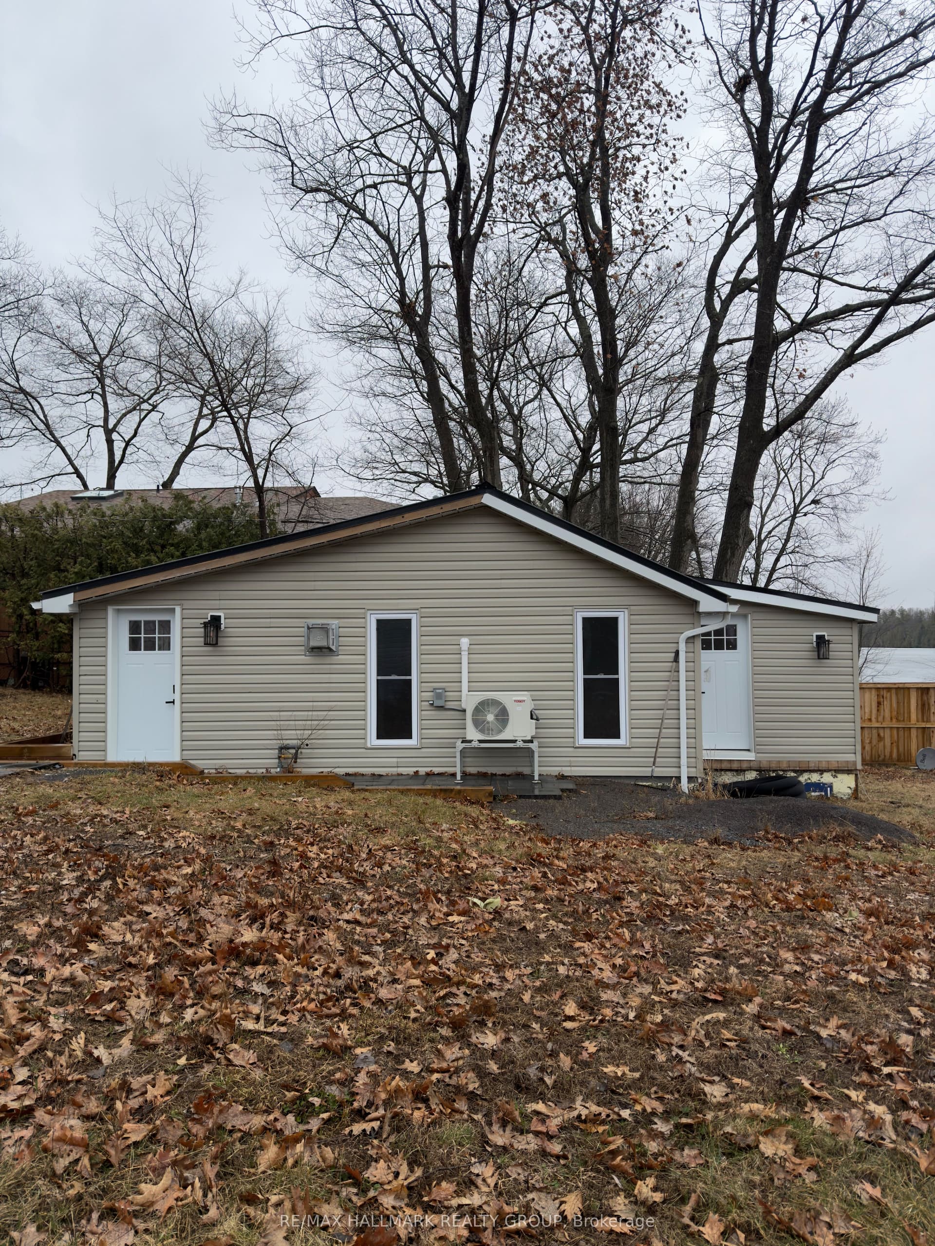 1114 Bayview Drive — photo 1