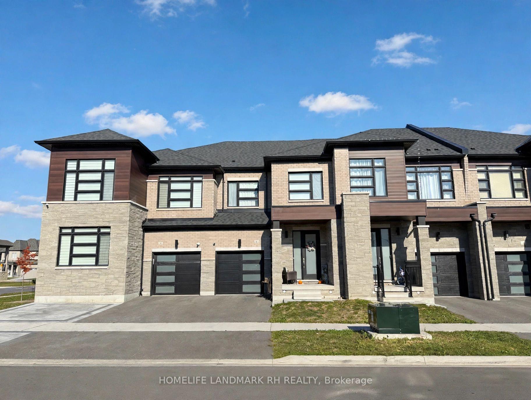 4 Bromfield Street, Whitby — Townhouse for lease, photo 1