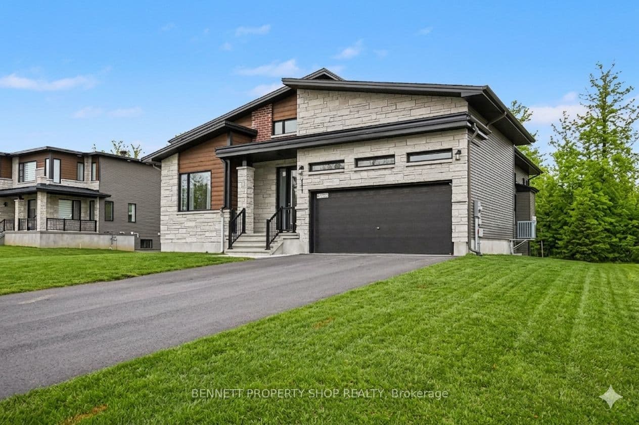 111 Frank Fisher Crescent — photo 1