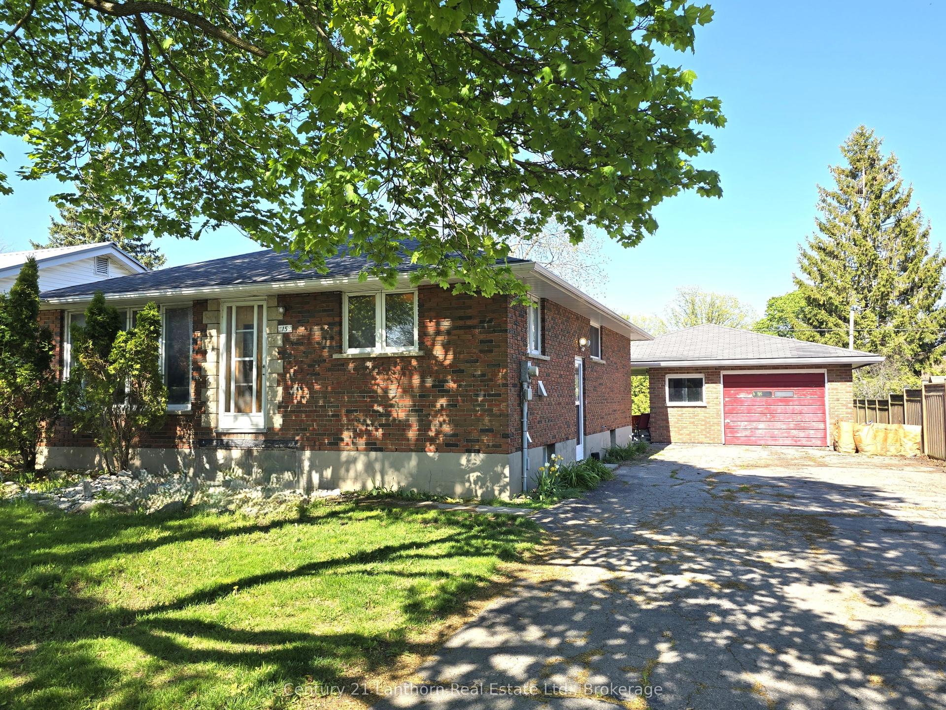 15 Melrose Crescent — photo 1