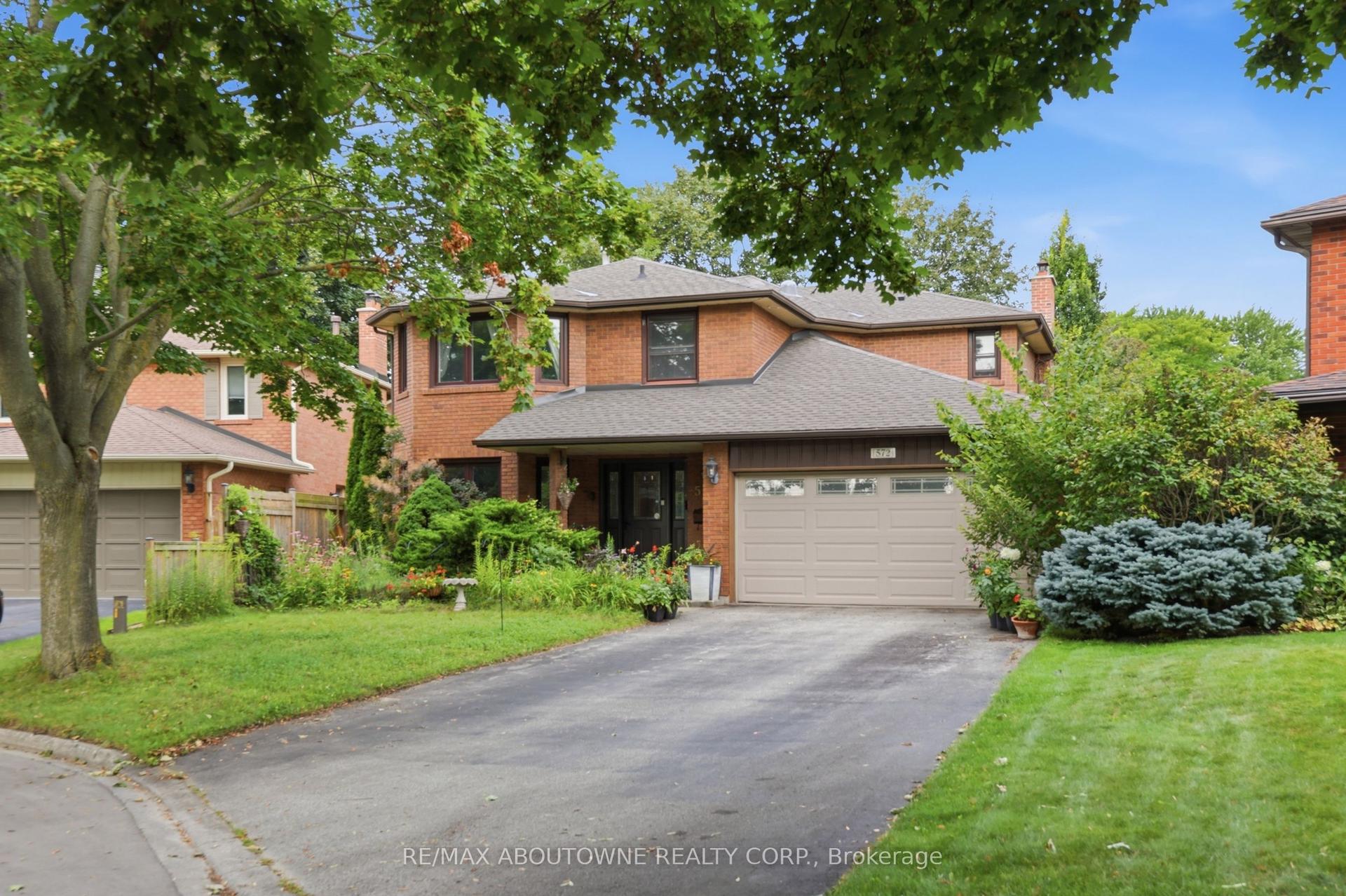 572 Harmony Avenue, Burlington — Detached for sale, photo 1