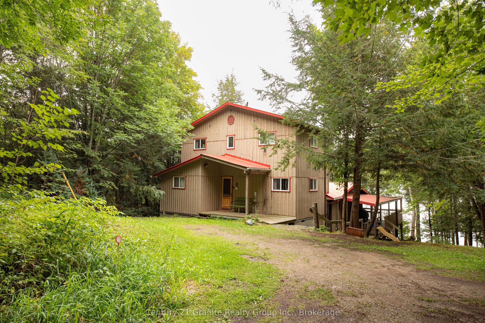4943 Kennisis Lake Road, Dysart et al — Detached for sale, photo 1