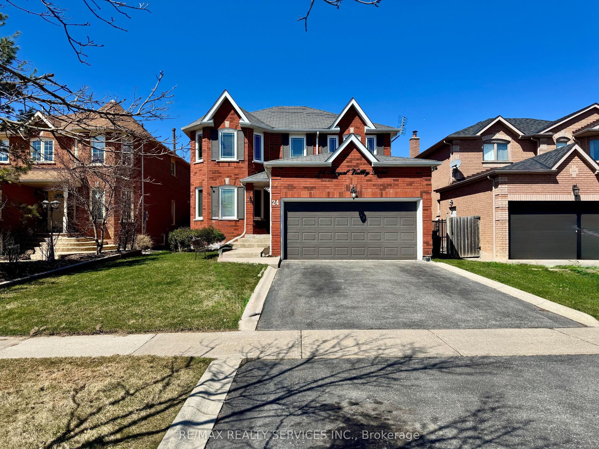 24 Royal Valley Drive — photo 1