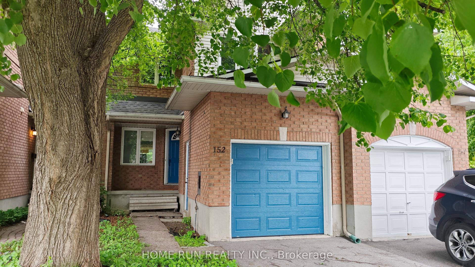 152 Thornbury Crescent — photo 1