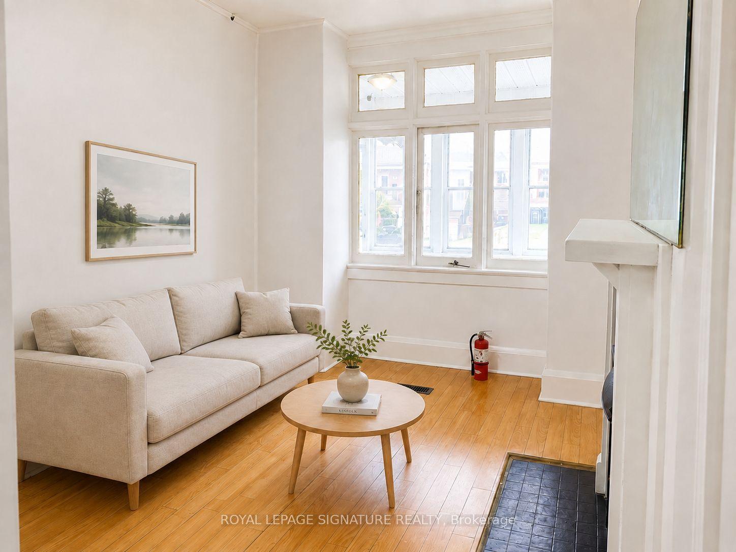 916 Woodbine Avenue, Toronto — Detached for sale, photo 1