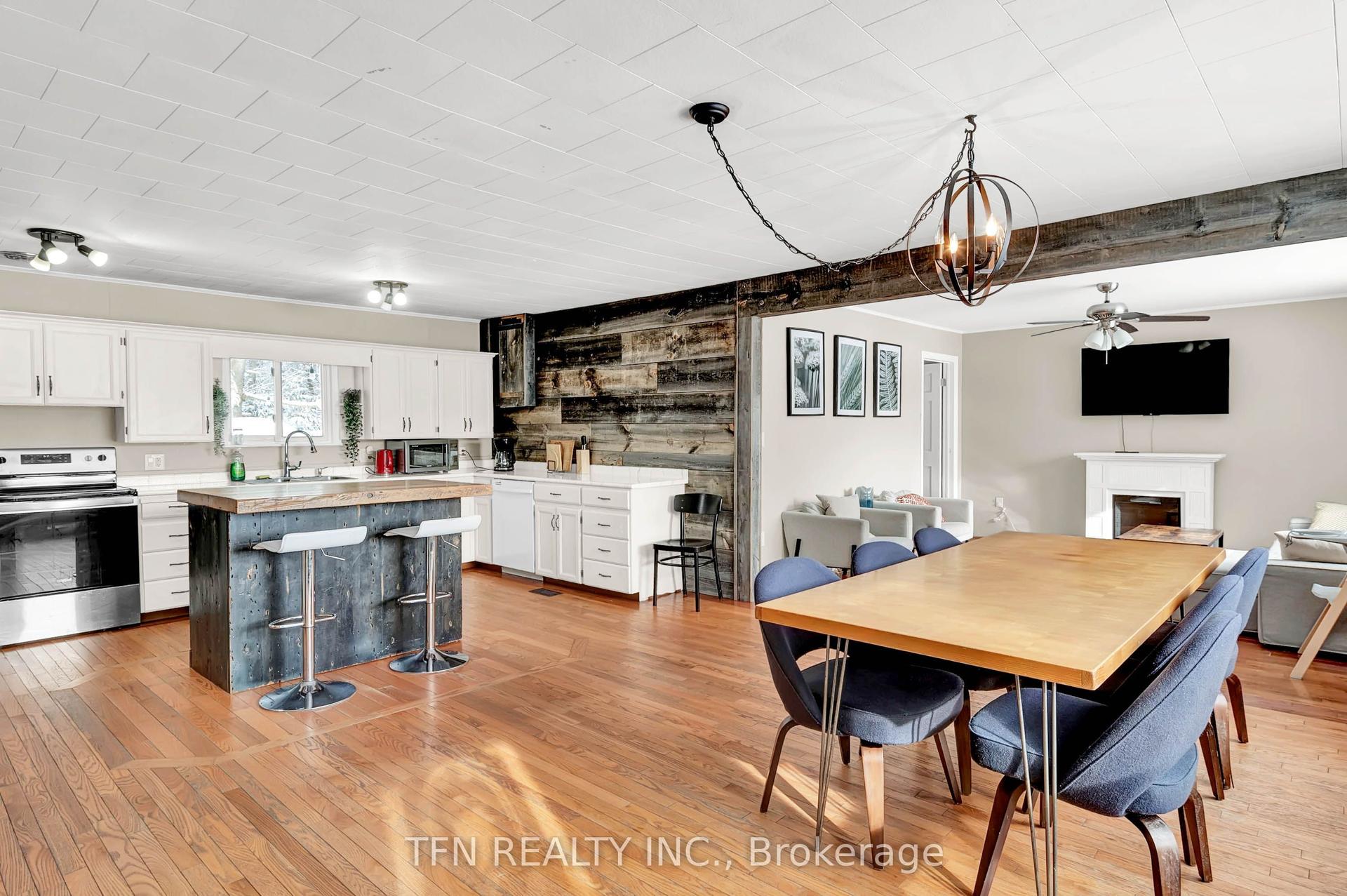 322 Concession Road W, Tiny — Detached for lease, photo 1