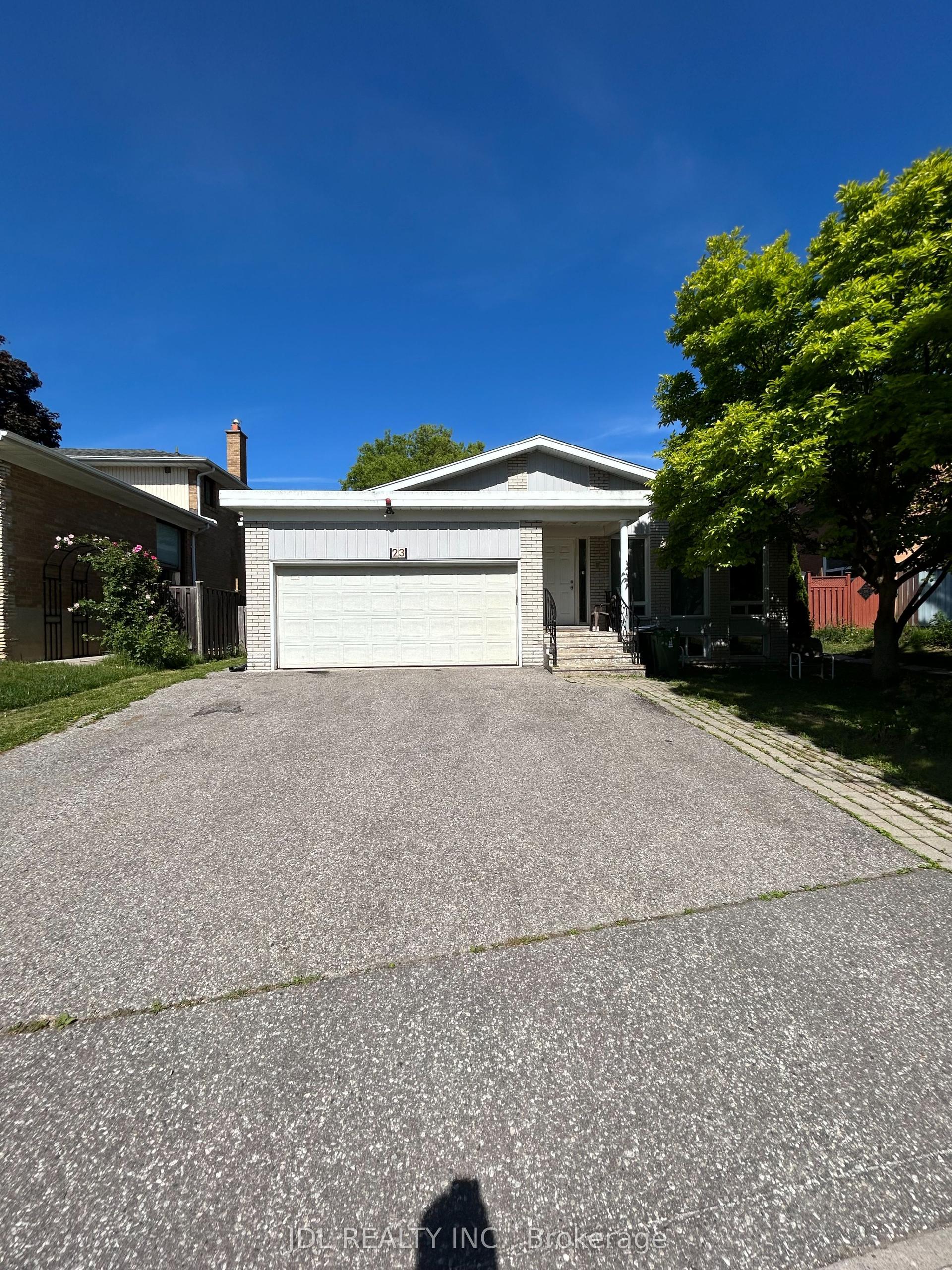 23 Pineway Blvd Boulevard Unit A bsmt #Unit A bsmt, Toronto — Detached for lease, photo 1