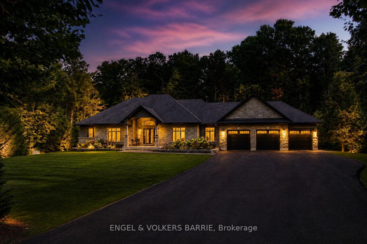 7 Gallagher Crescent — photo 1