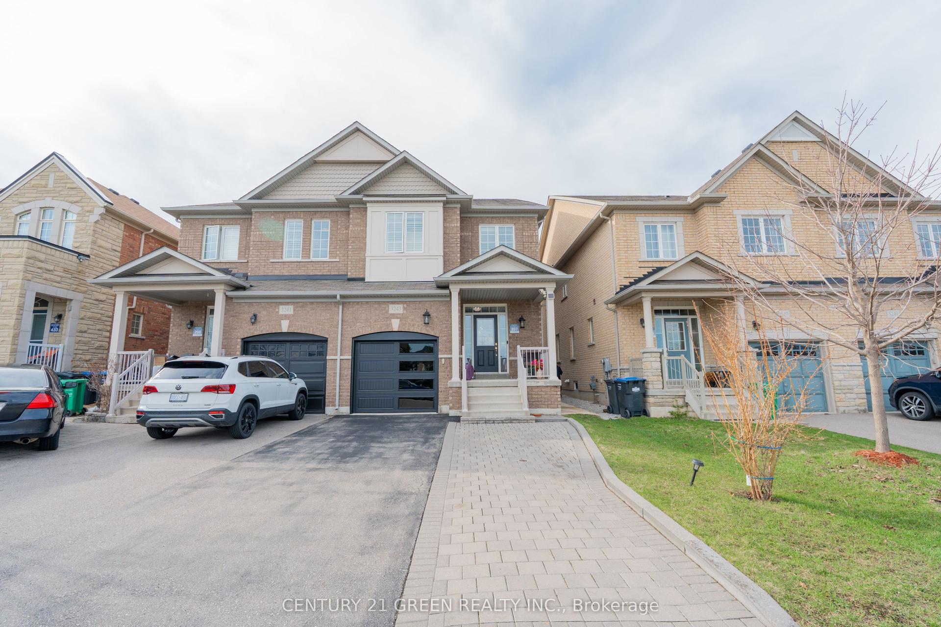 3243 Stoney Crescent — photo 1