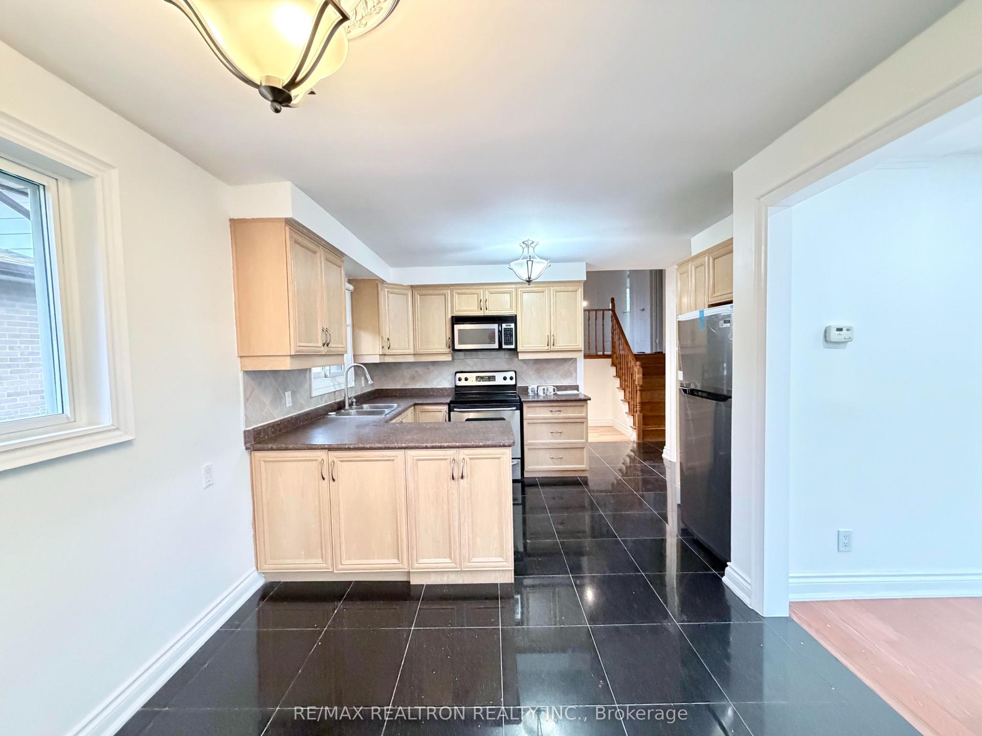 3948 Midhurst Lane Main Floor #Main Floor, Mississauga — Semi-Detached for lease, photo 1