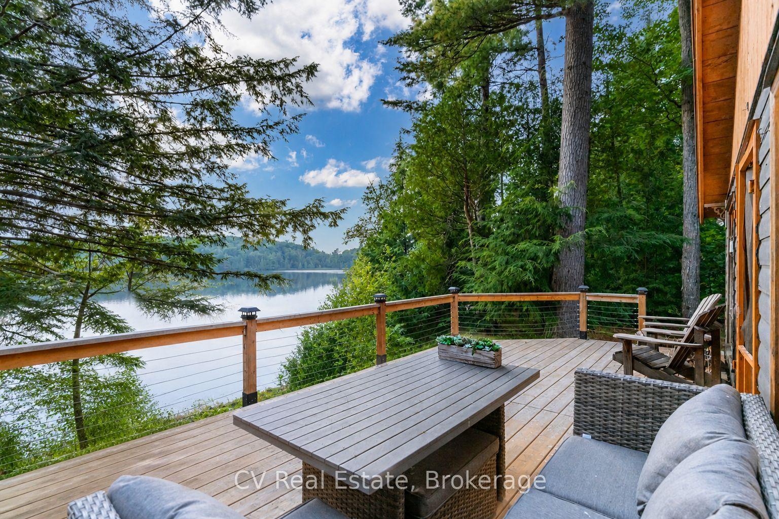 1027 North Pine Drive — photo 1