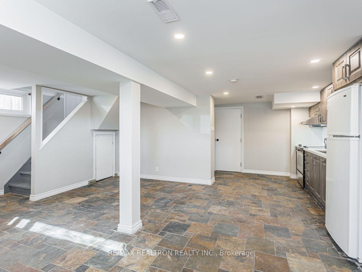 72B Dunning Avenue — photo 1