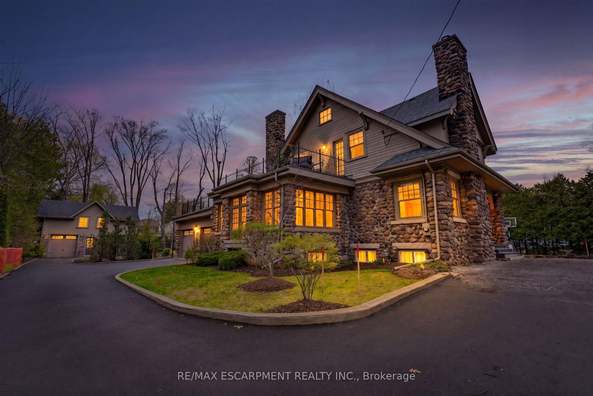 3083 LAKESHORE Road, Burlington — Detached for sale, photo 1