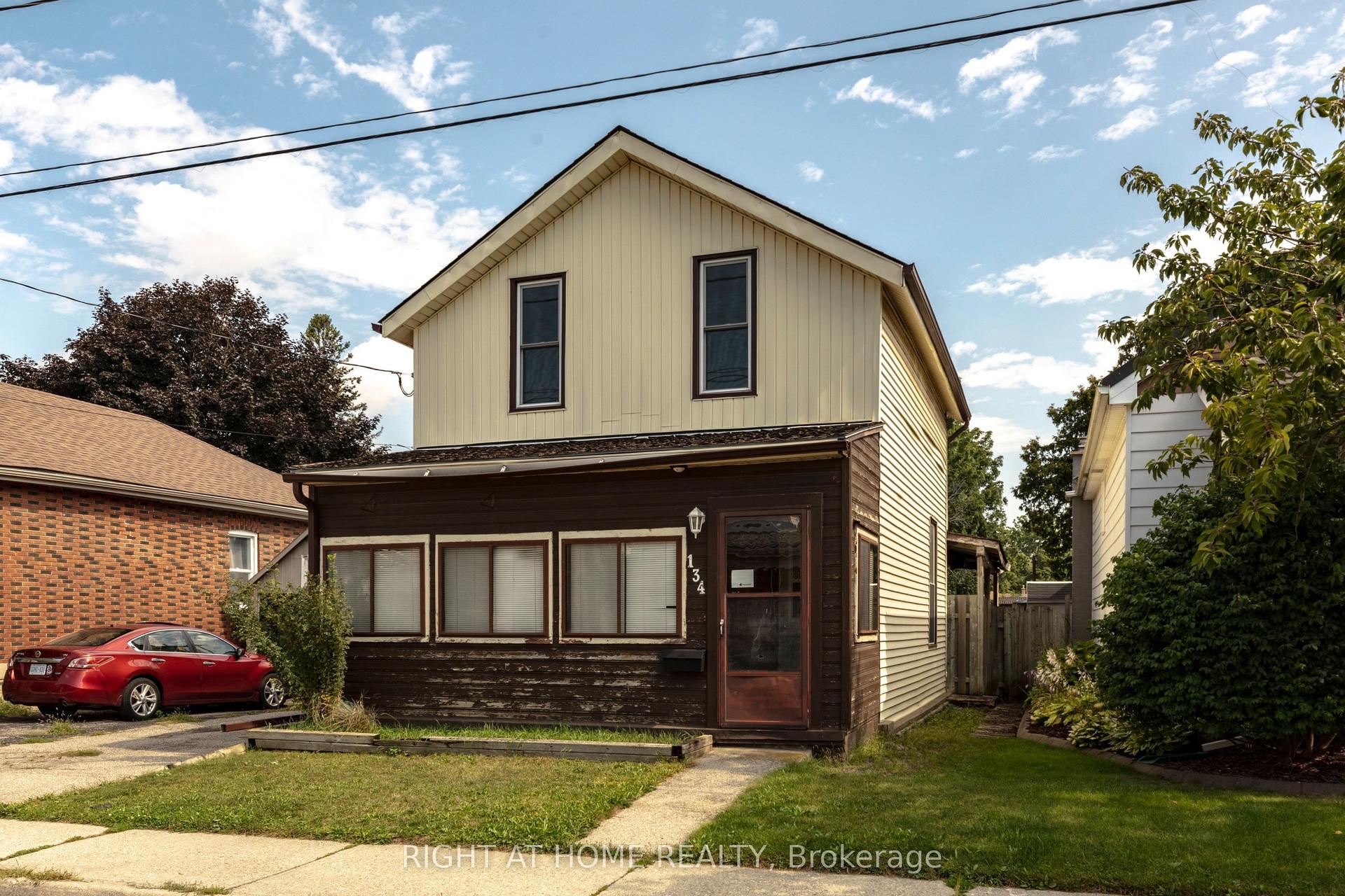 134 Catharine Avenue, Brantford — Detached for sale, photo 1
