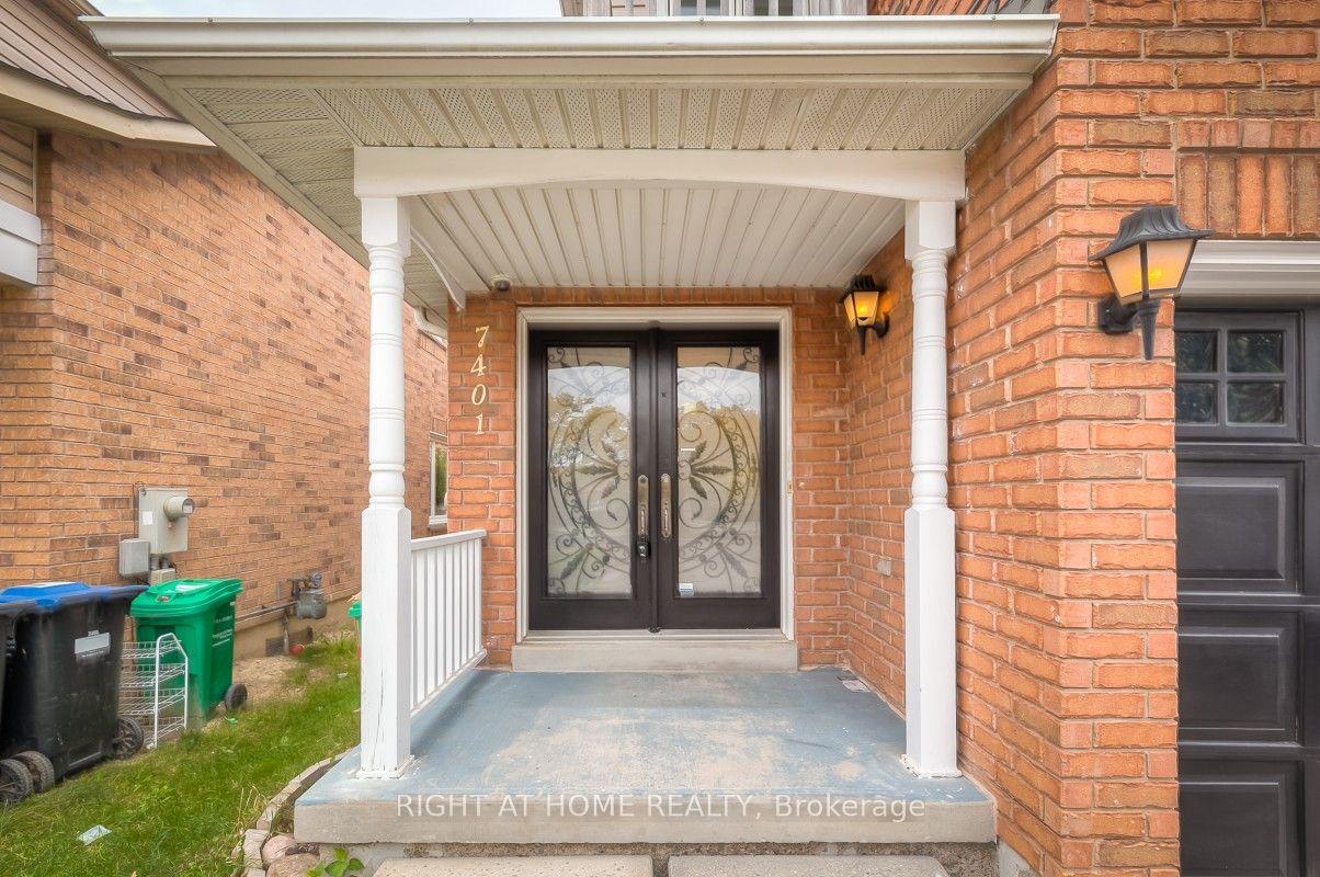 7401 Village Walk, Mississauga — Semi-Detached for lease, photo 1