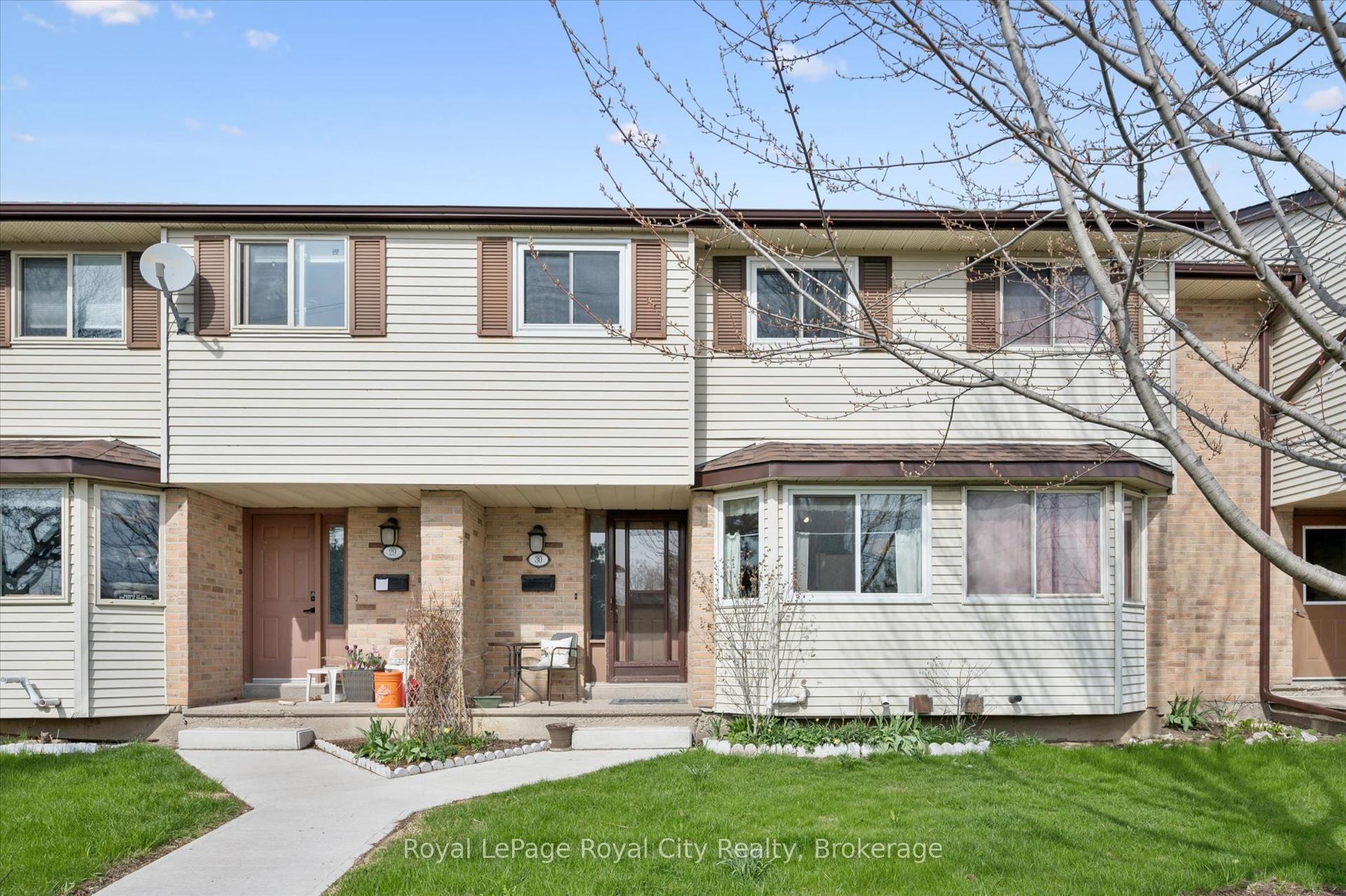 40 Silvercreek Parkway N 30 #30, Guelph — Condo Town for sale, photo 1