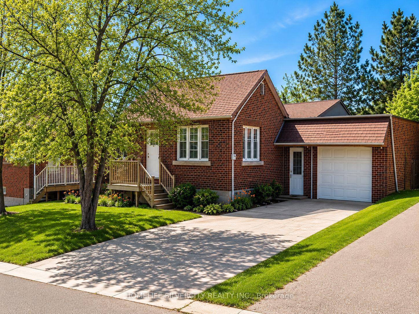 30 Woodward Avenue, Brampton — Detached for sale, photo 1
