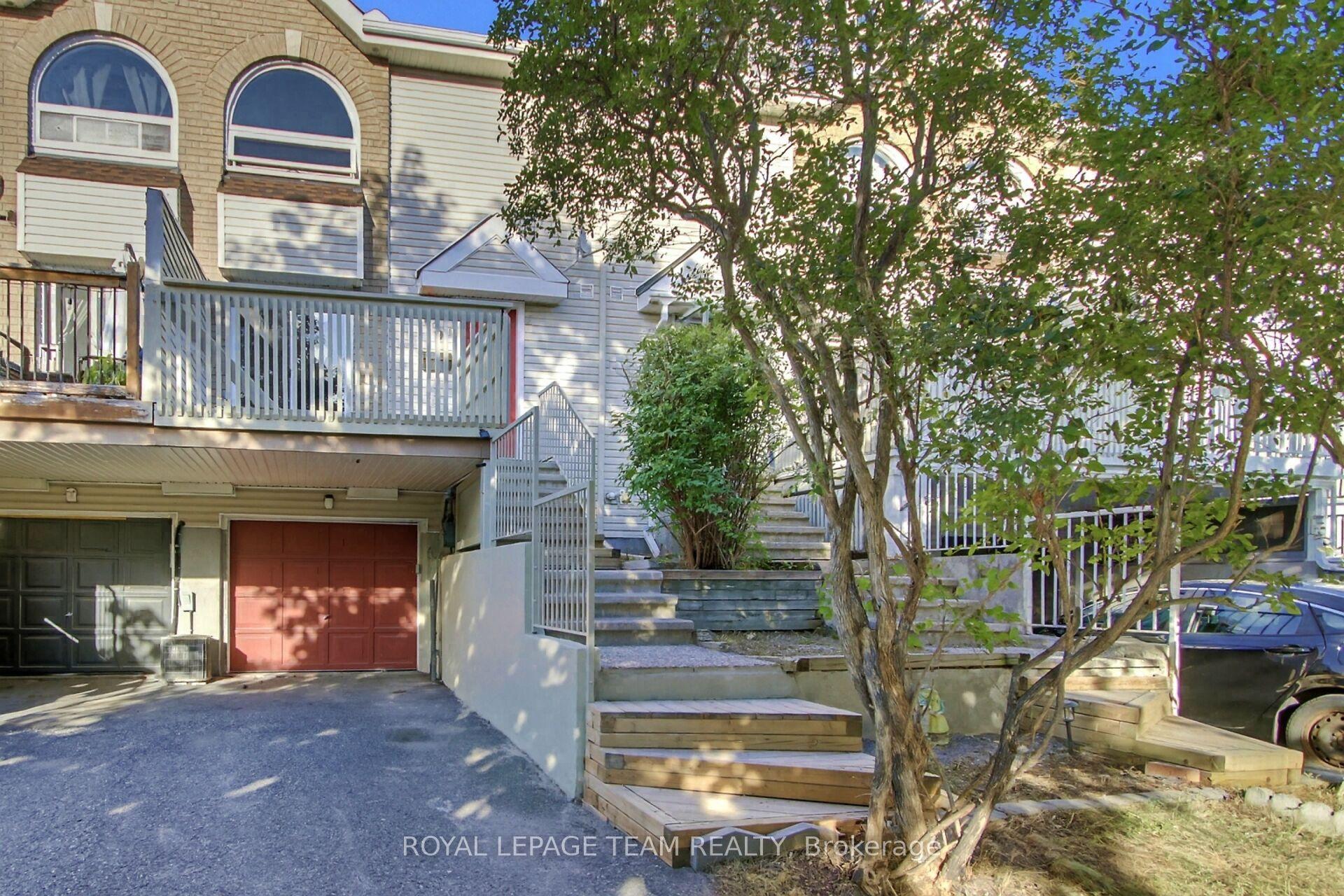 89 Thornbury Crescent — photo 1