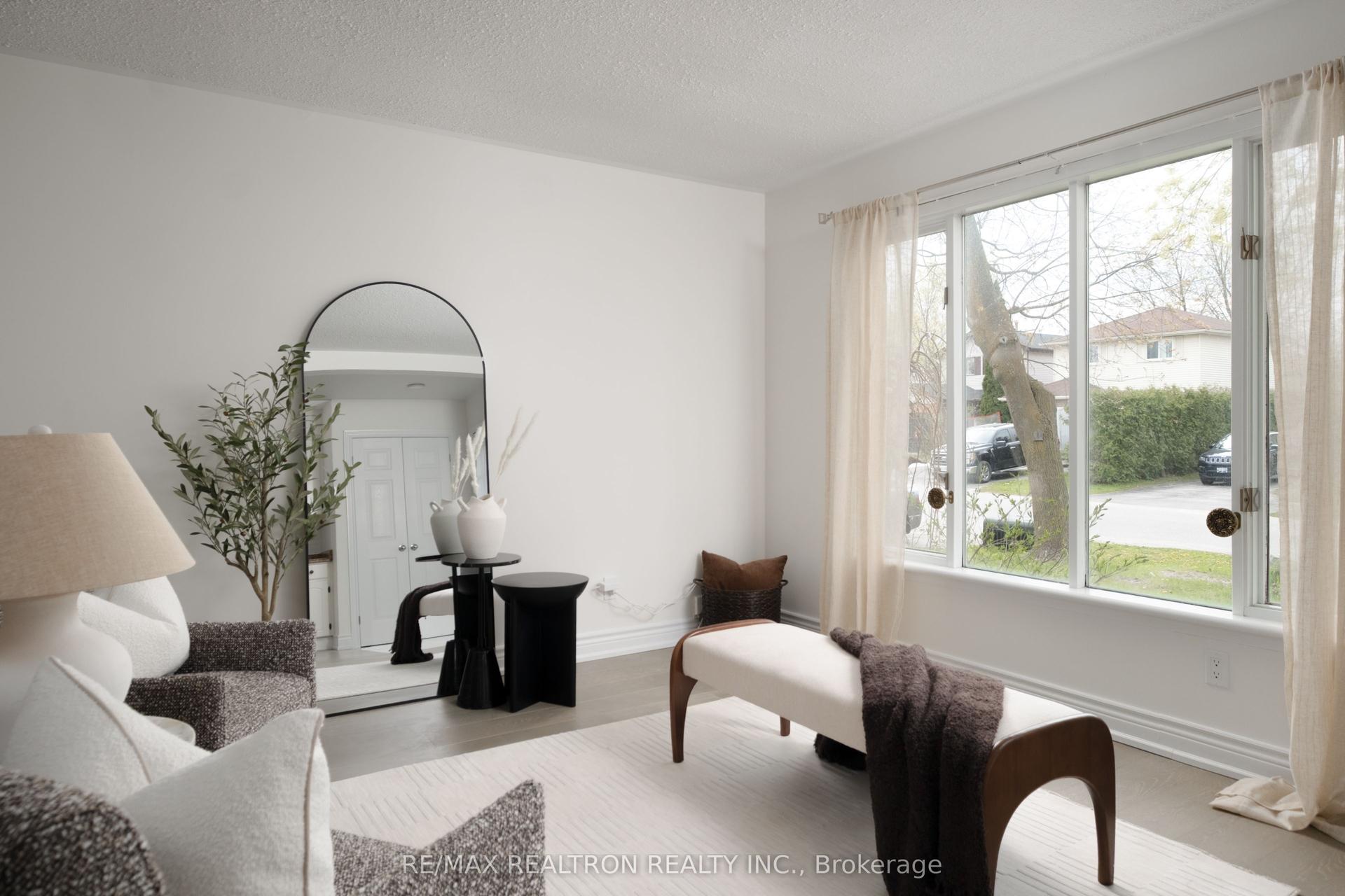 8 Courtice Crescent — photo 1