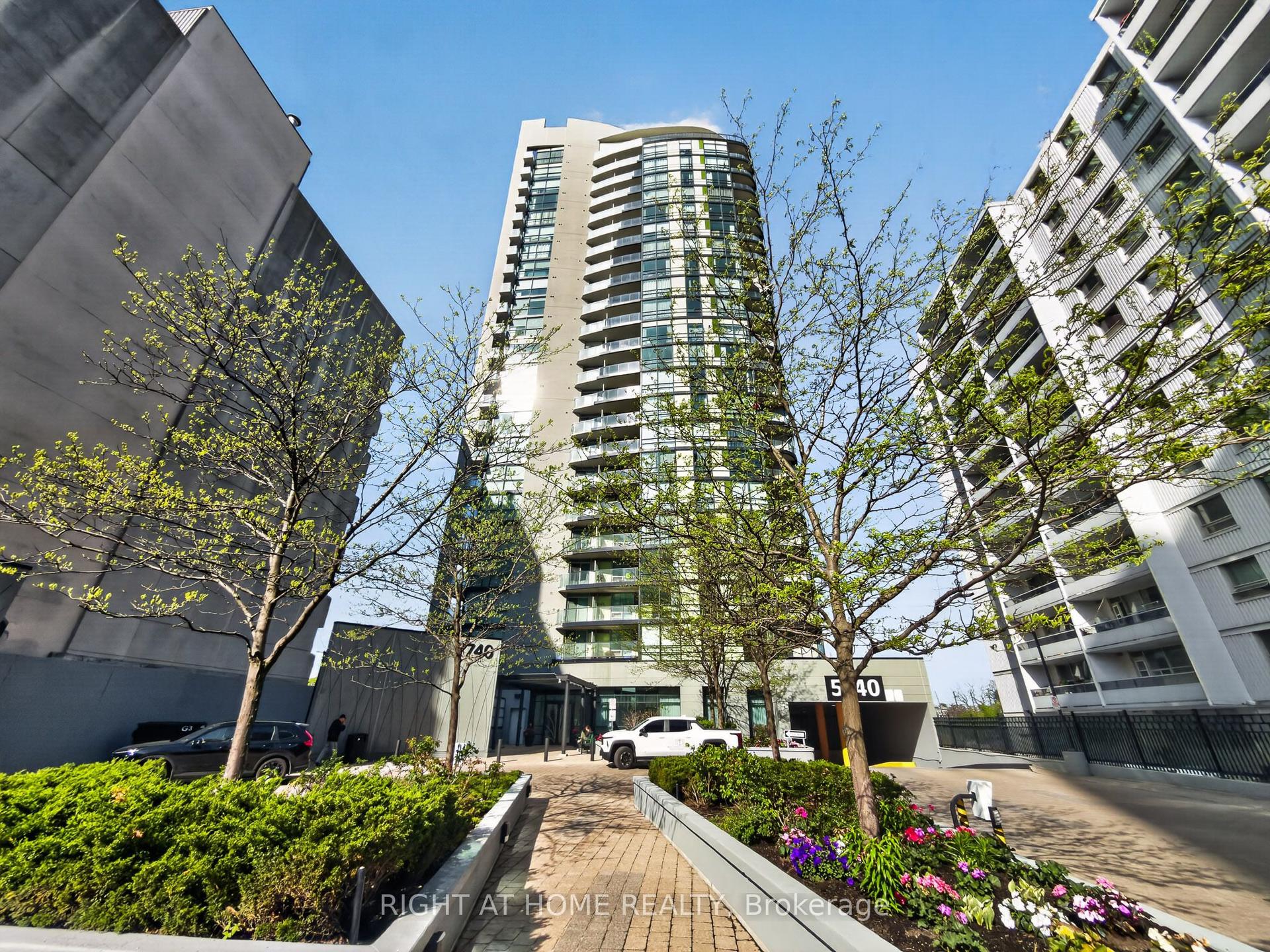 5740 Yonge Street 1307 #1307 — photo 1