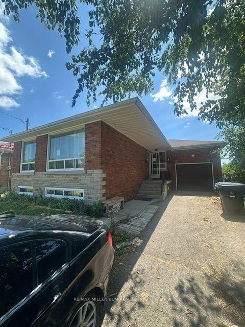 5 Brewton Road, Toronto — Detached for sale, photo 1