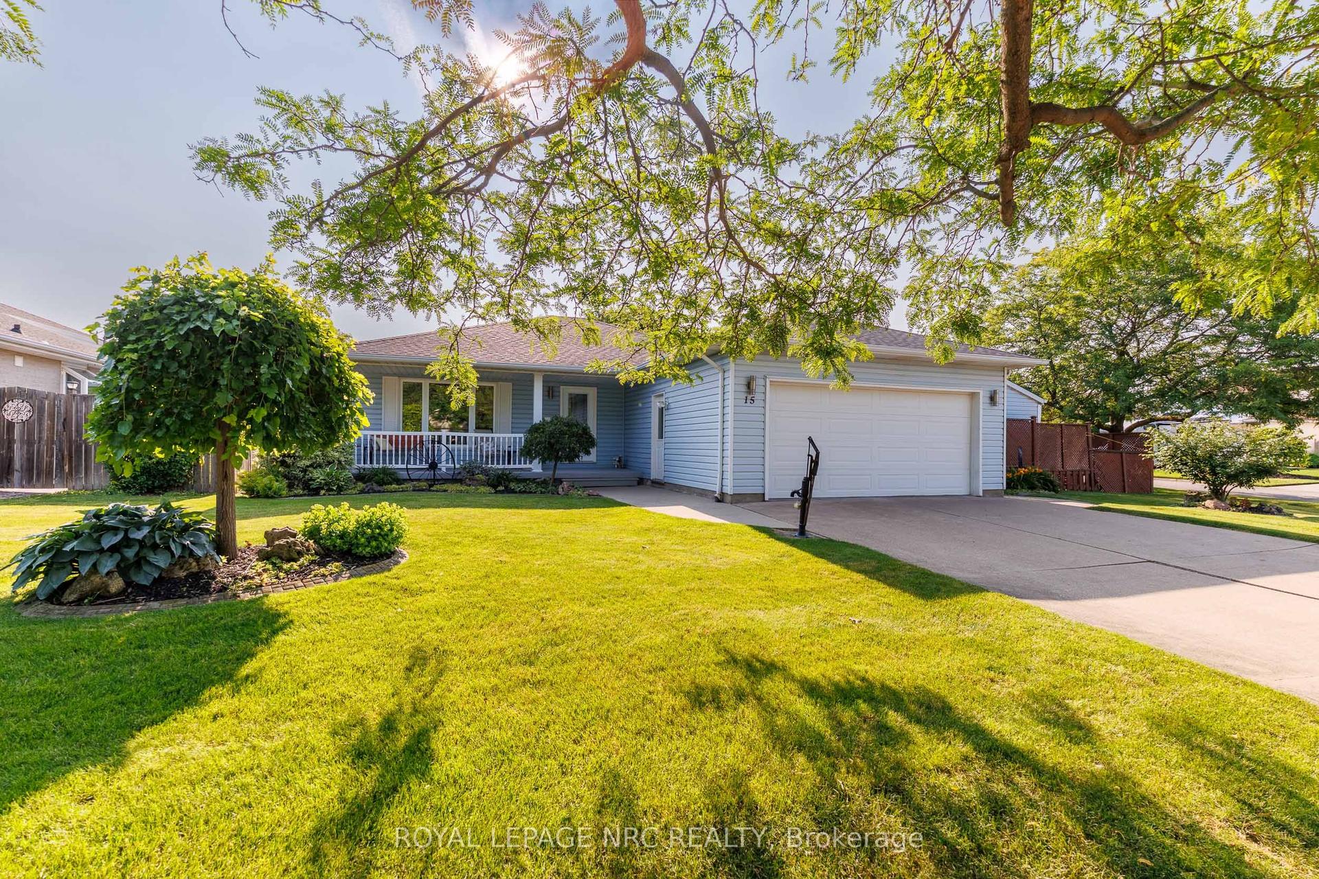 15 Foxhill Crescent, St. Catharines — Detached for sale, photo 1
