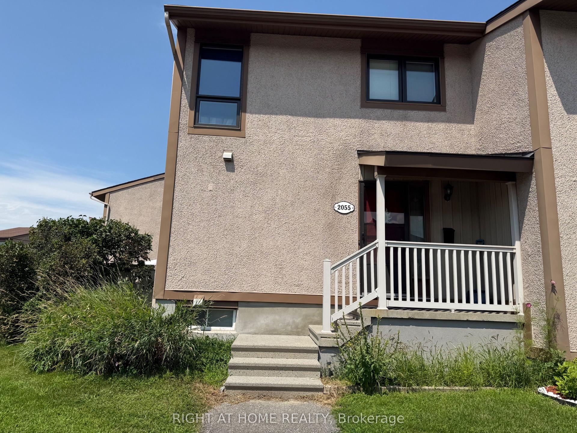 2055 Stonehenge Crescent, Cyrville - Carson Grove - Pineview — Condo Town for sale, photo 1