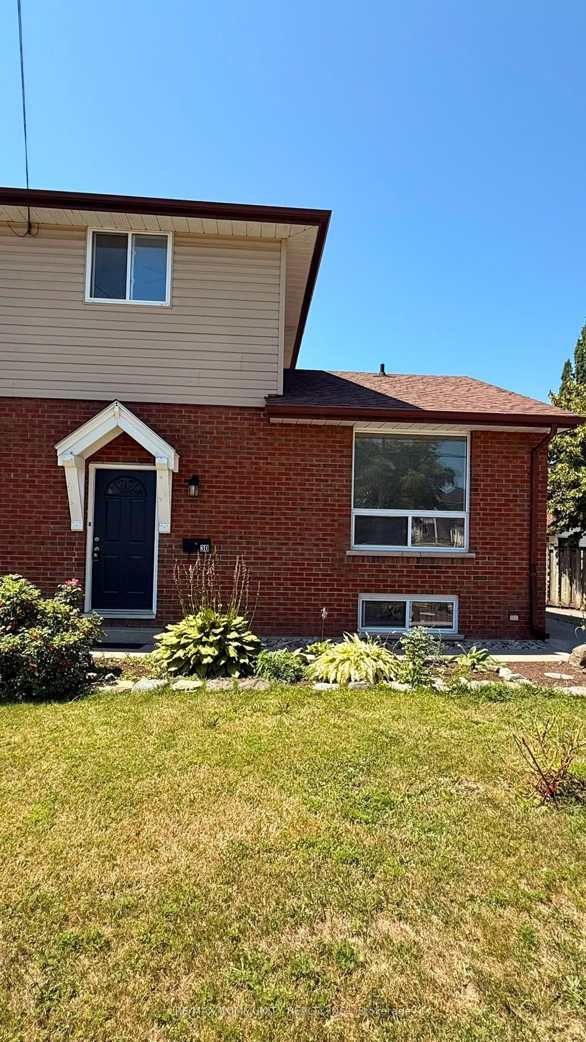 30 West Street, Quinte West — Semi-Detached for sale, photo 1