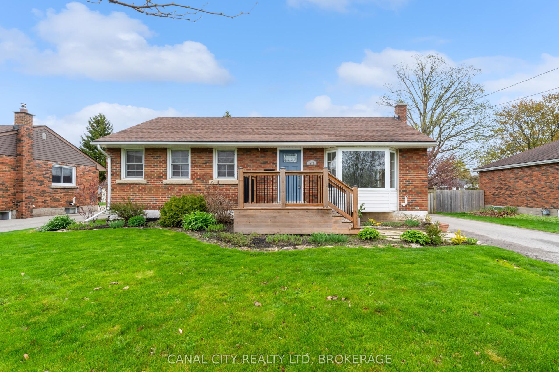 572 Clare Avenue — photo 1