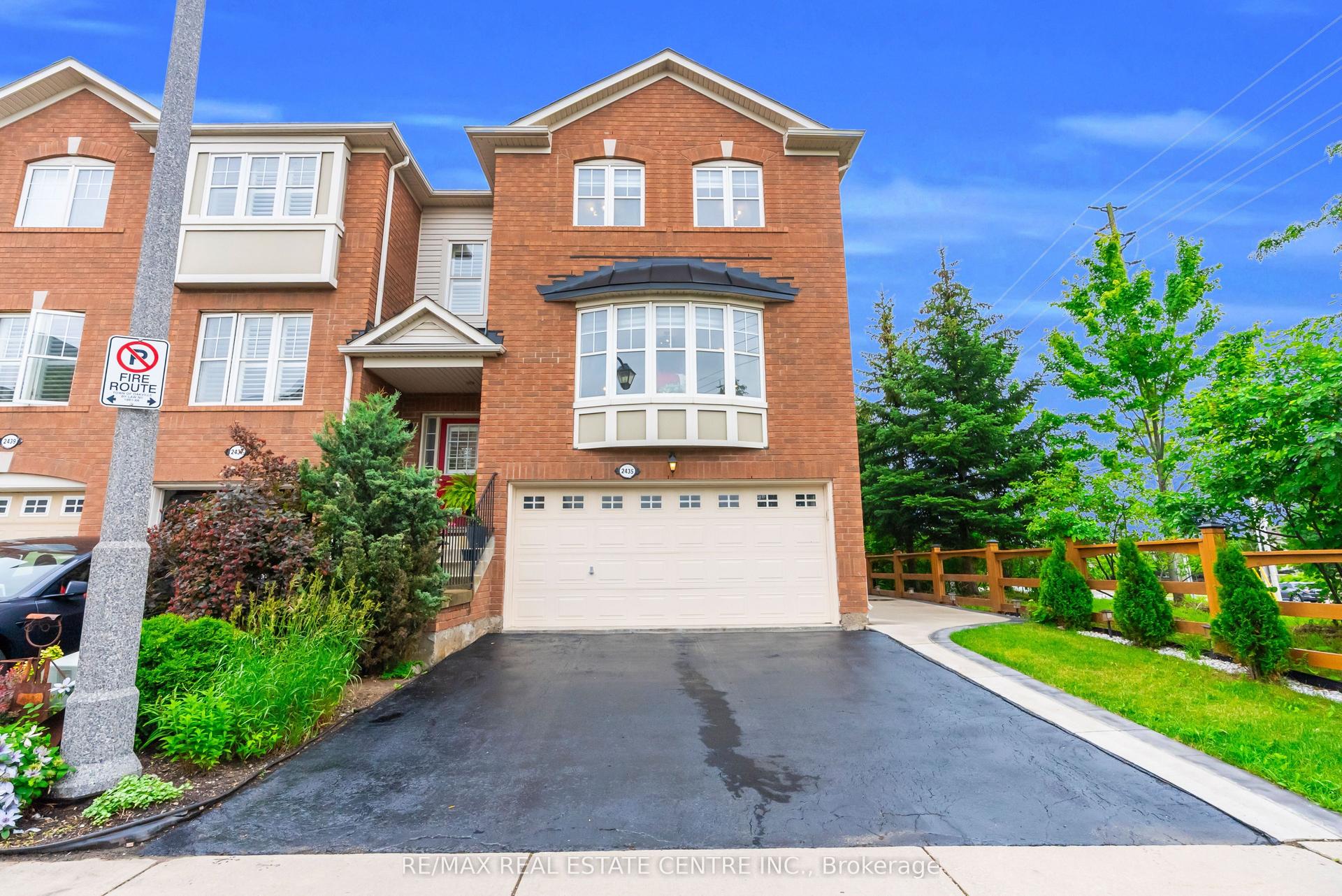 2435 Coho Way N, Oakville — Townhouse for sale, photo 1