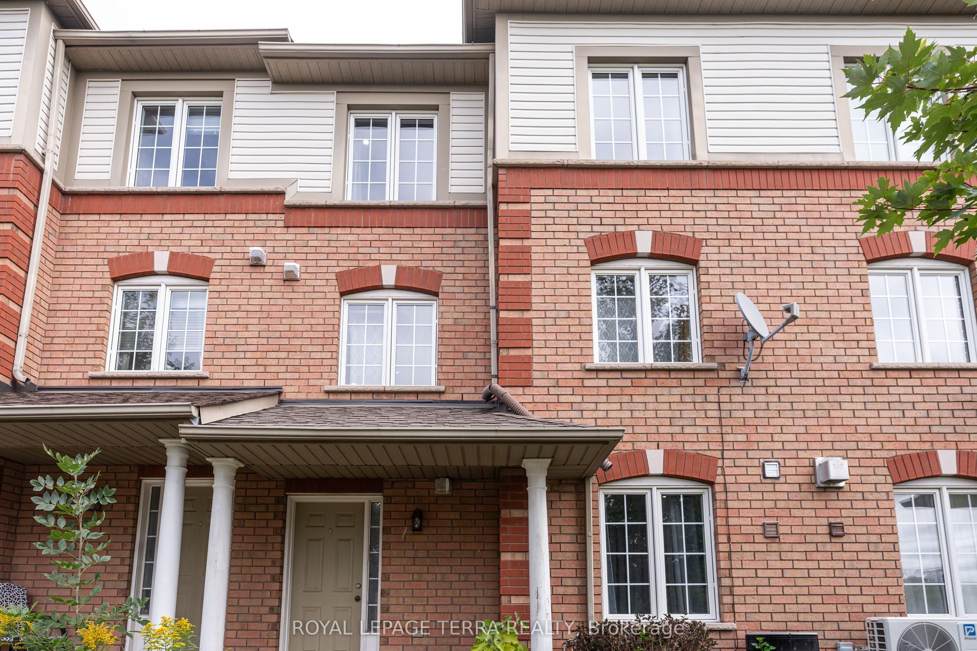 2871 Darien Road 7 #7, Burlington — Condo Town for sale, photo 1