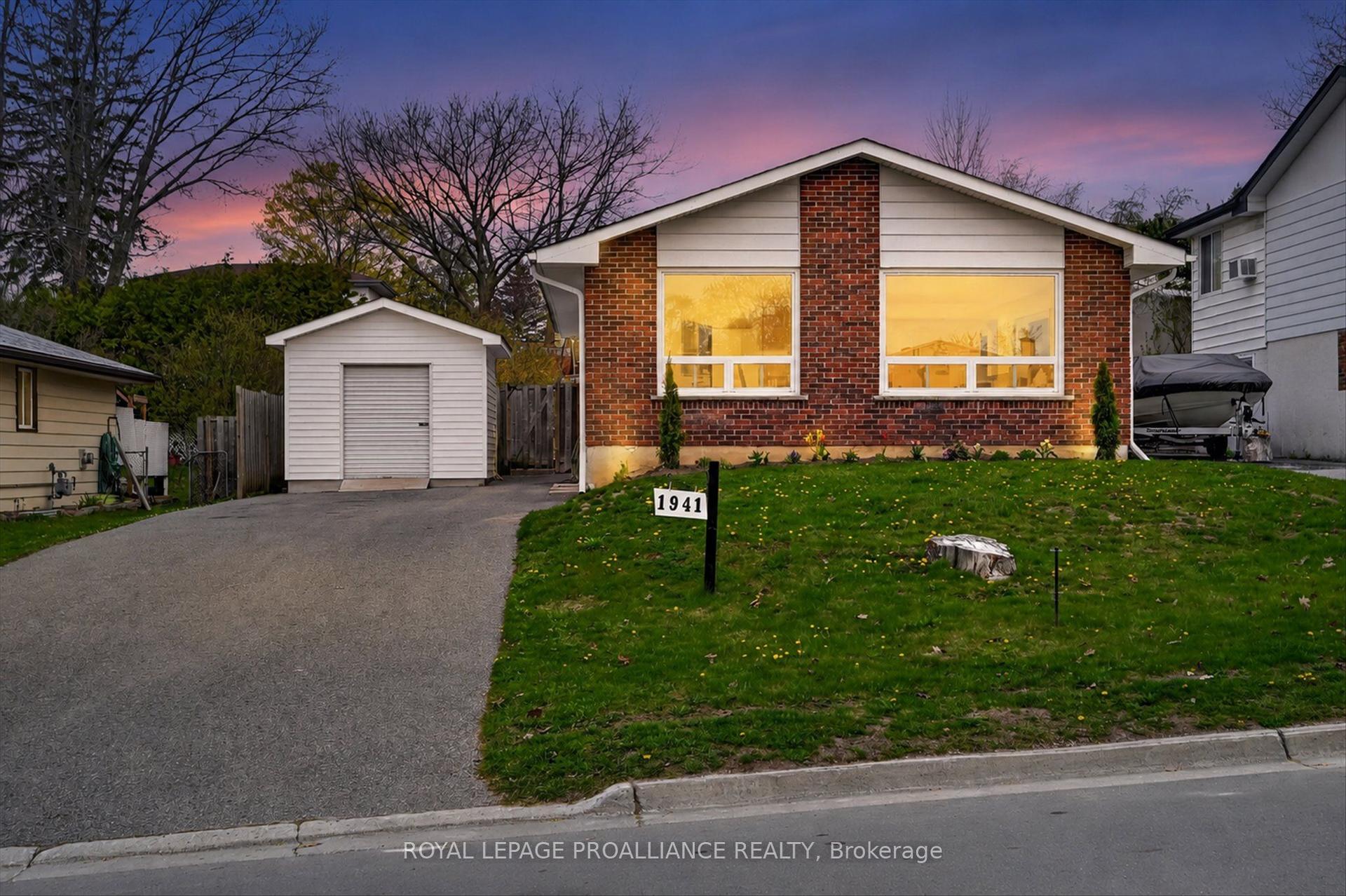 1941 Croftdale Crescent — photo 1