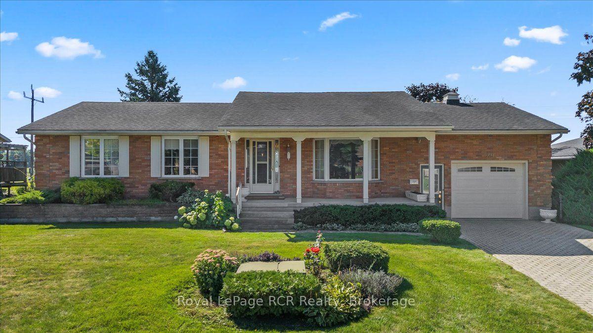 29 2nd Street Crescent — photo 1