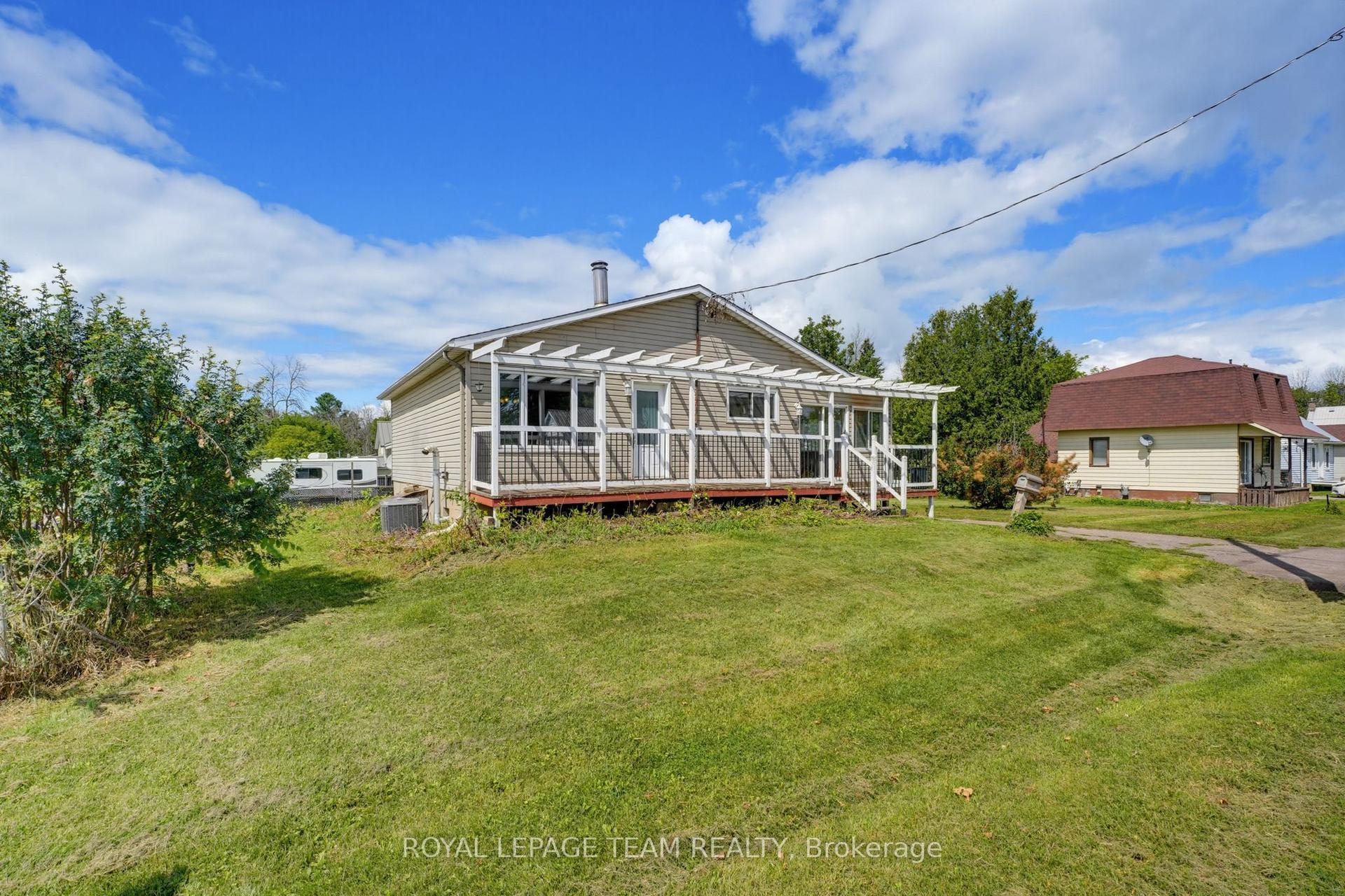 550 Giroux Street, Pembroke — Detached for sale, photo 1