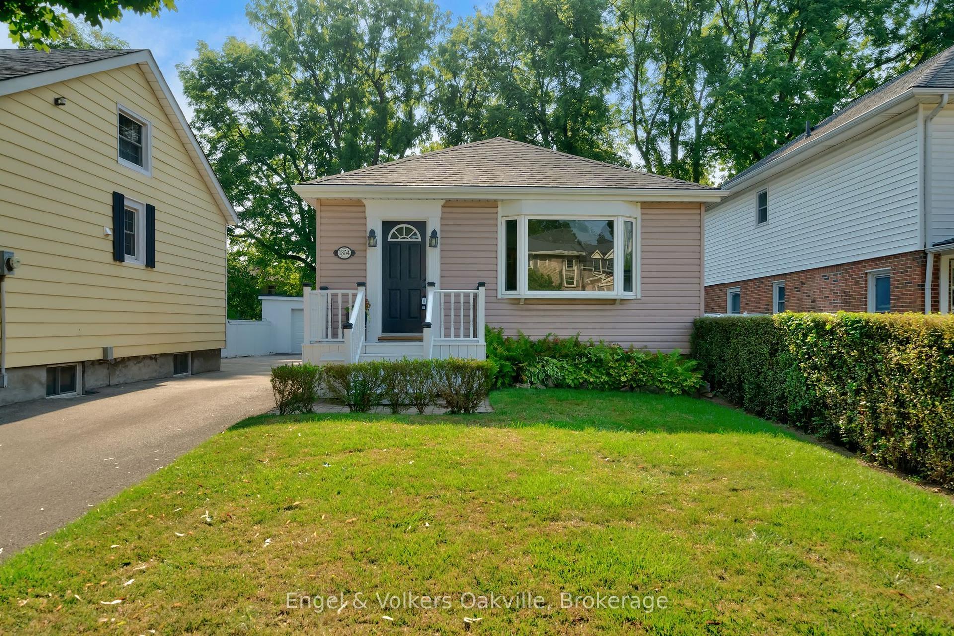 1354 Ontario Street — photo 1