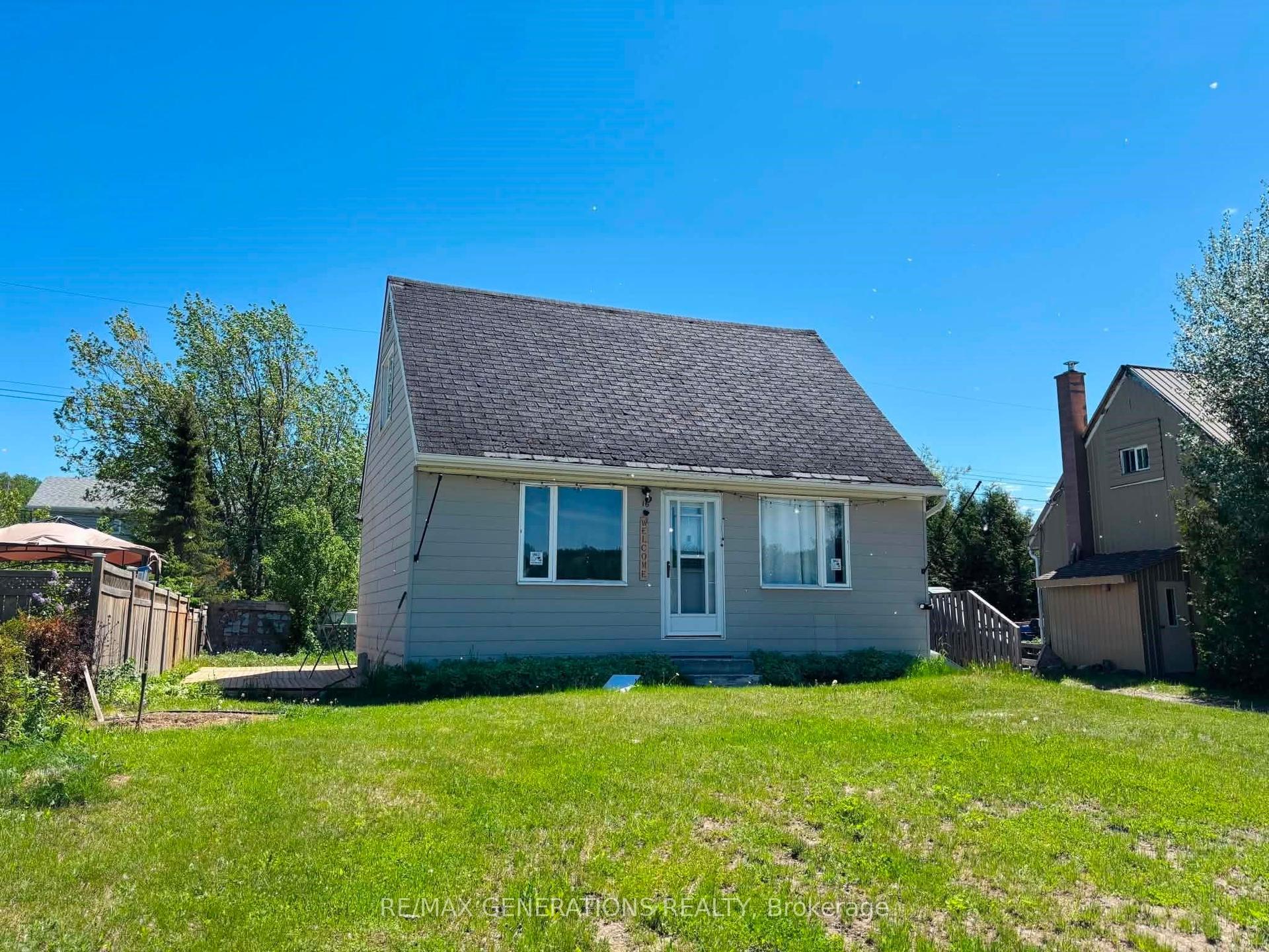 16 Wenonah Drive, Manitouwadge — Detached for sale, photo 1