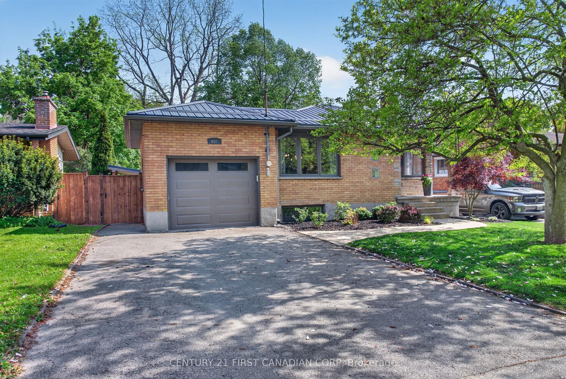 681 Brant Street, London East — Detached for sale, photo 1