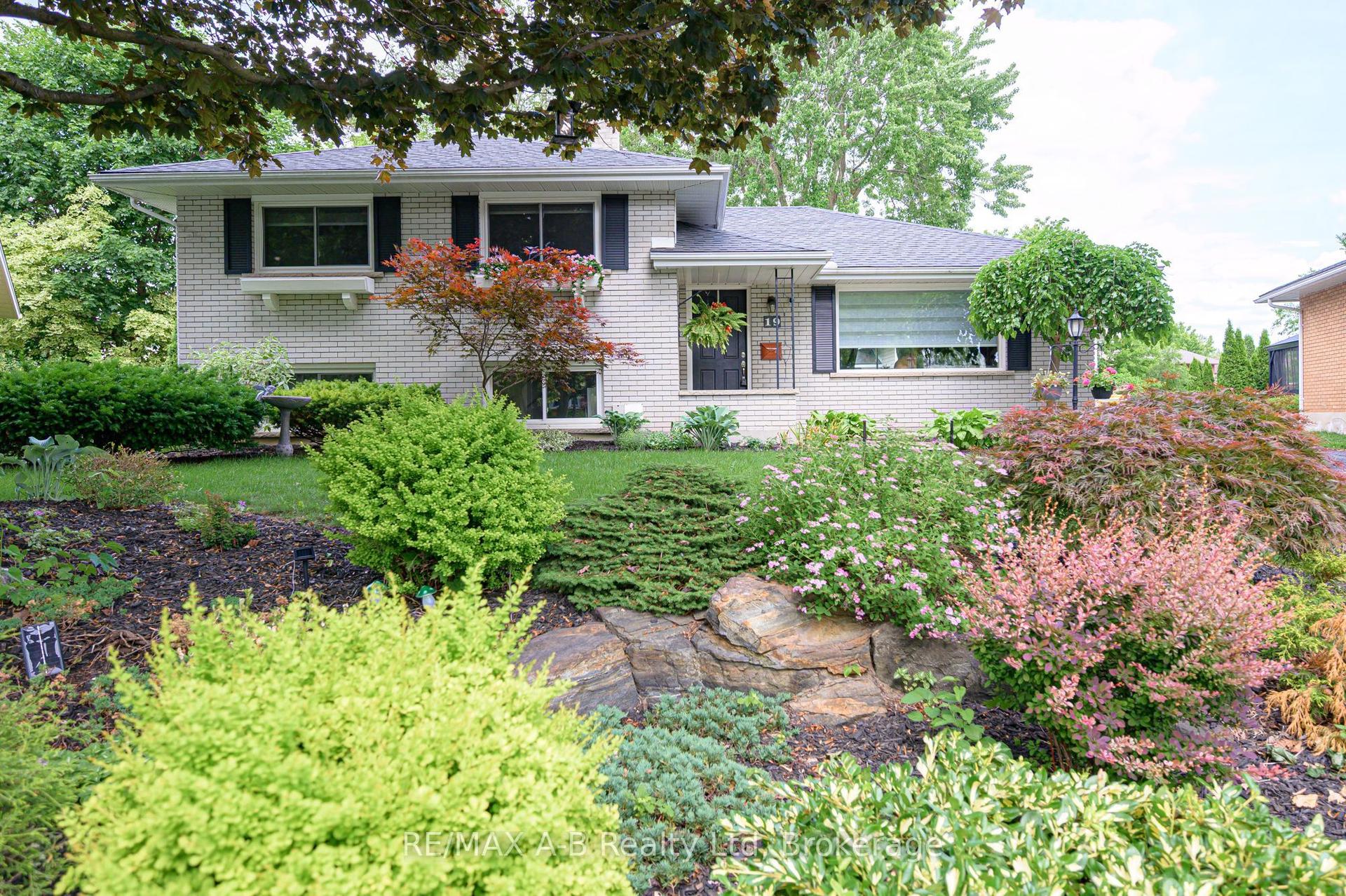 19 Linton Place — photo 1