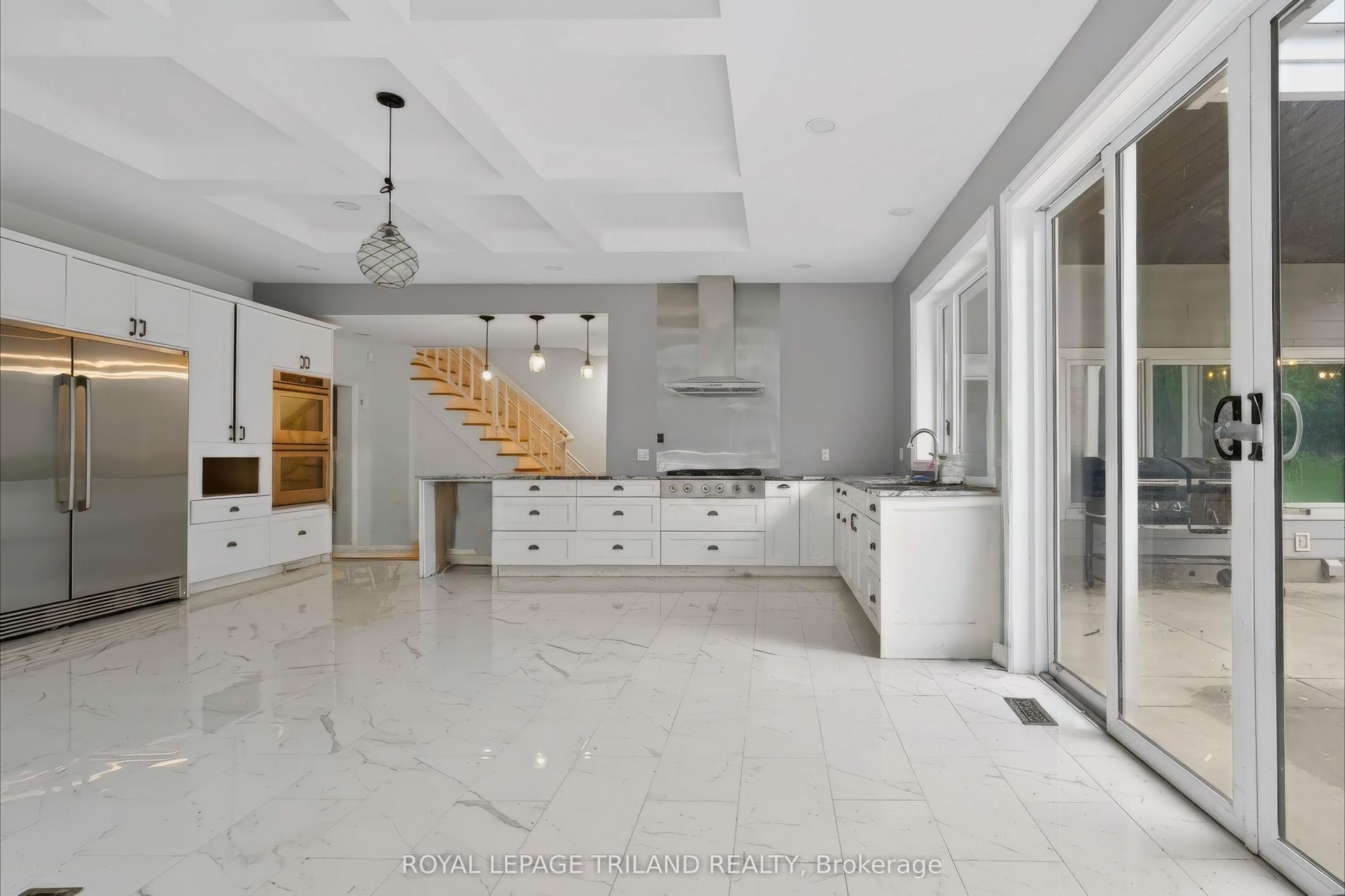 467 Commissioners Road E, London South — Detached for lease, photo 1