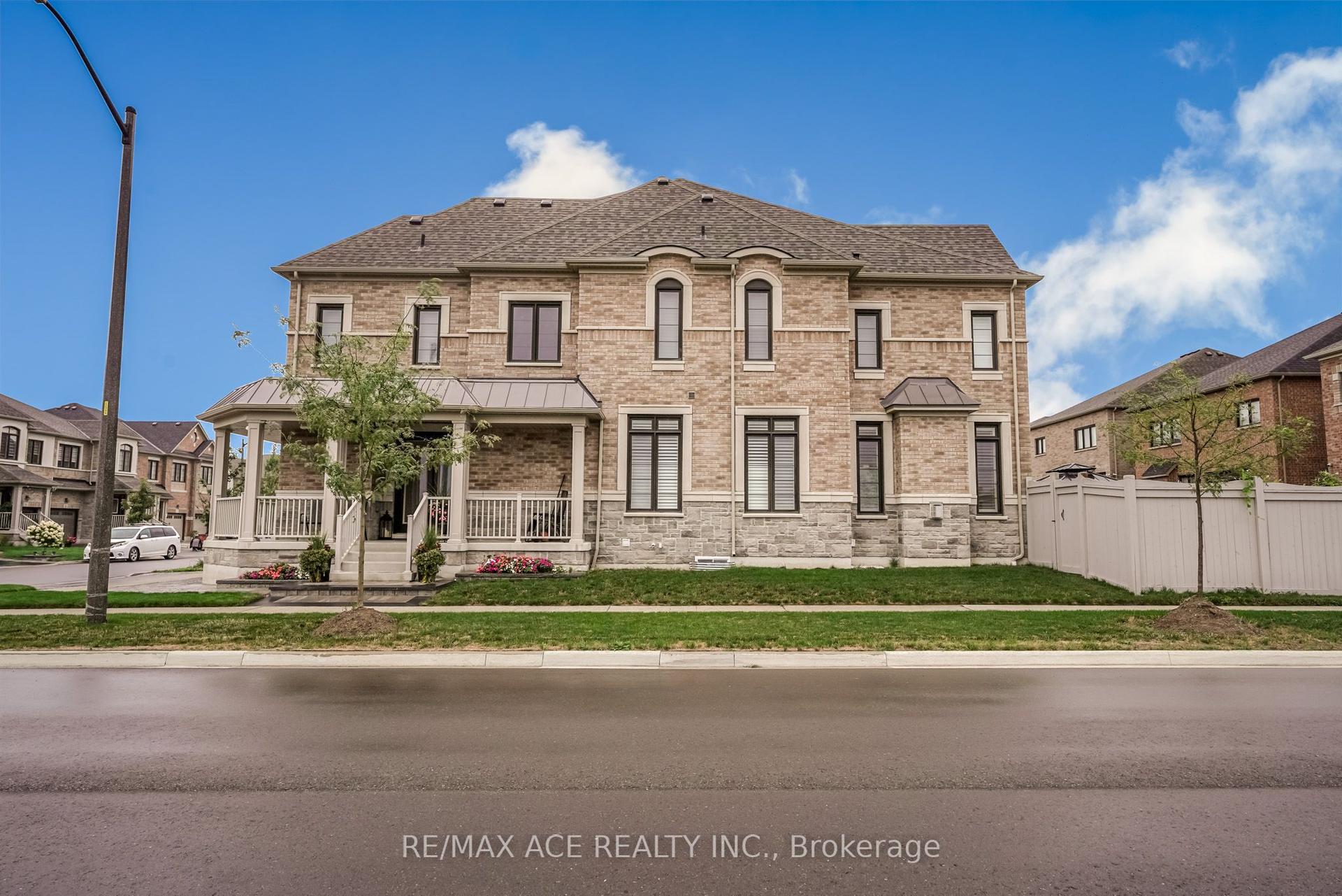 1 Macpherson Street, Whitby — Detached for sale, photo 1