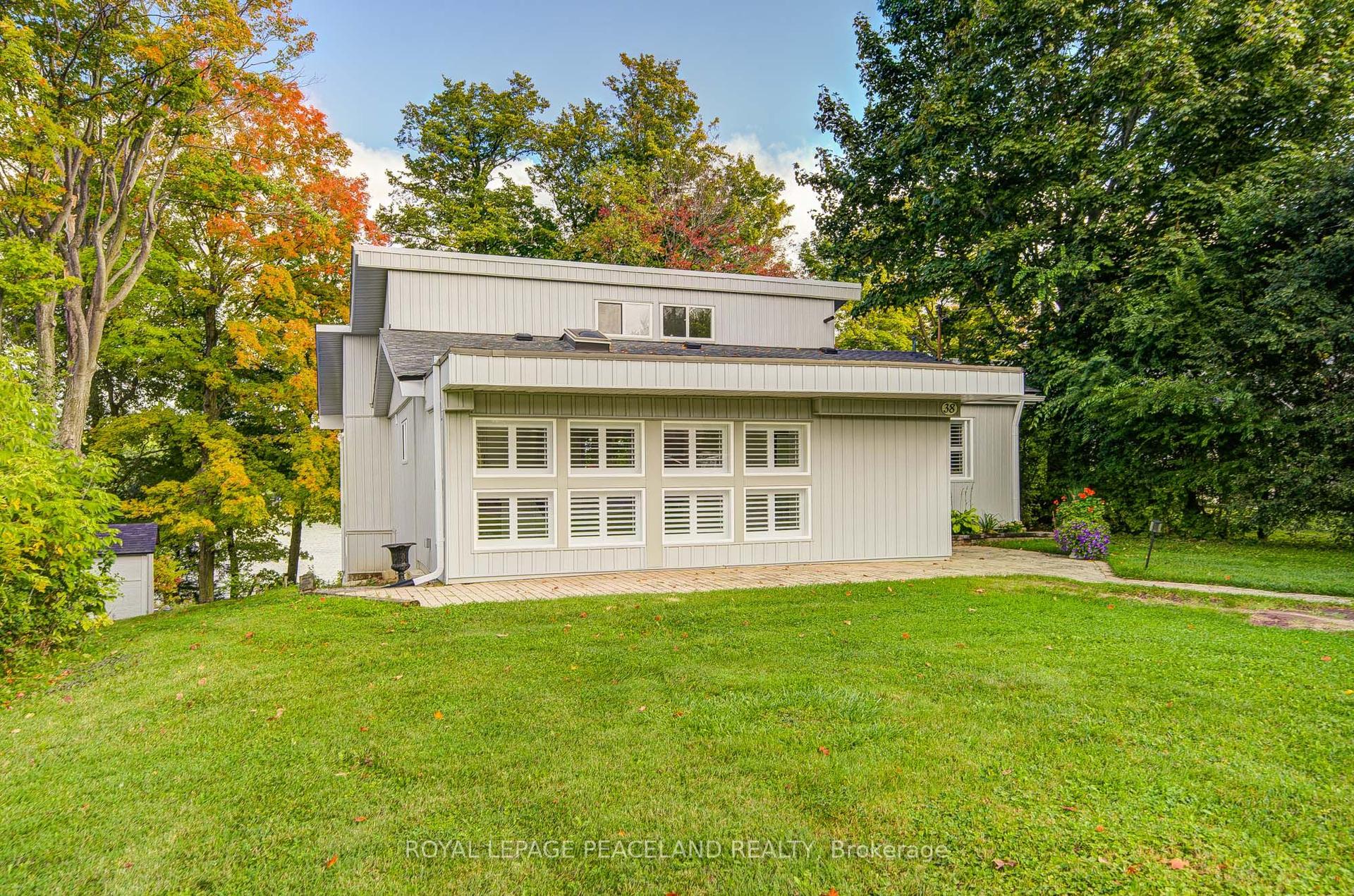 38 Lakeview Avenue — photo 1