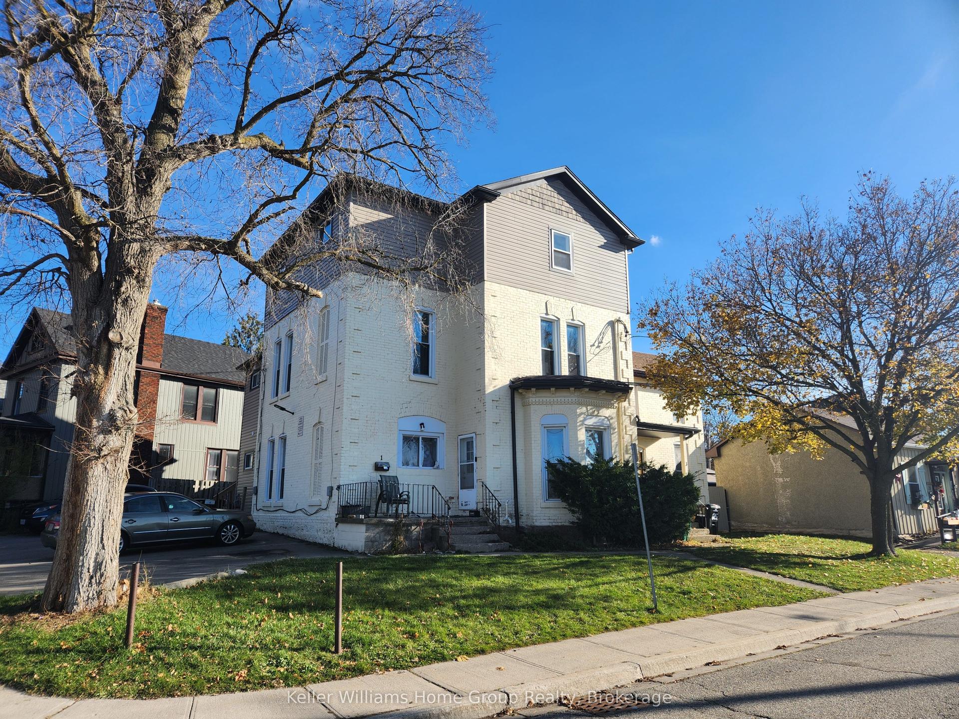 125 Wellington Street S — photo 1