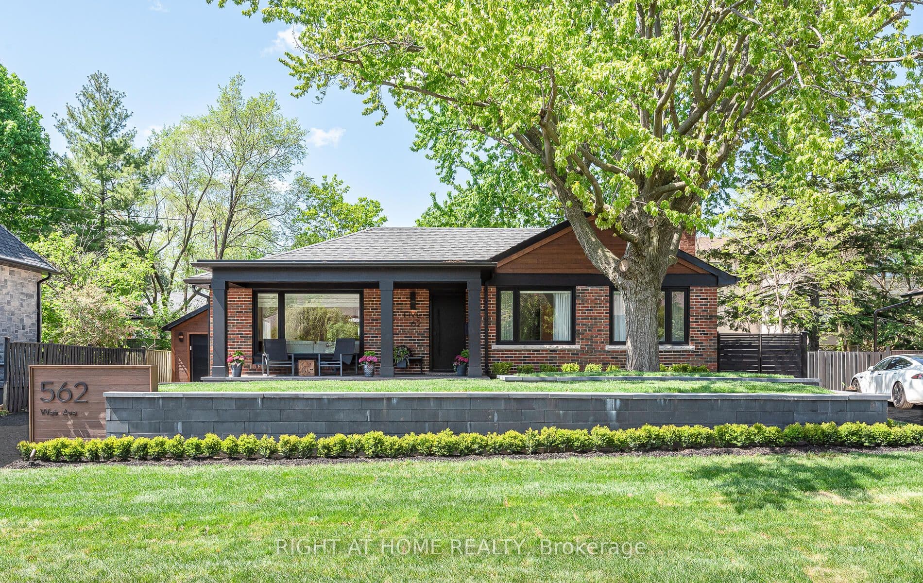 562 Weir Avenue — photo 1