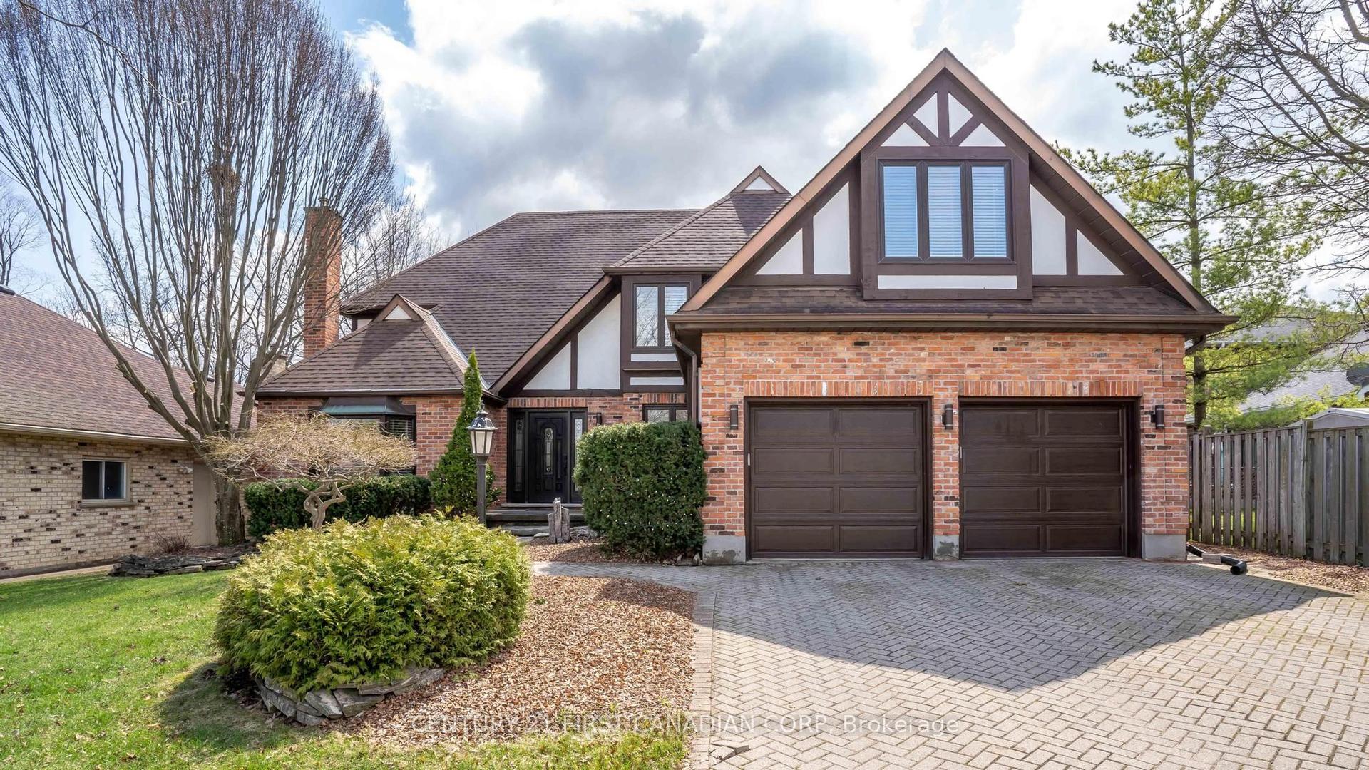 135 Ambleside Drive — photo 1